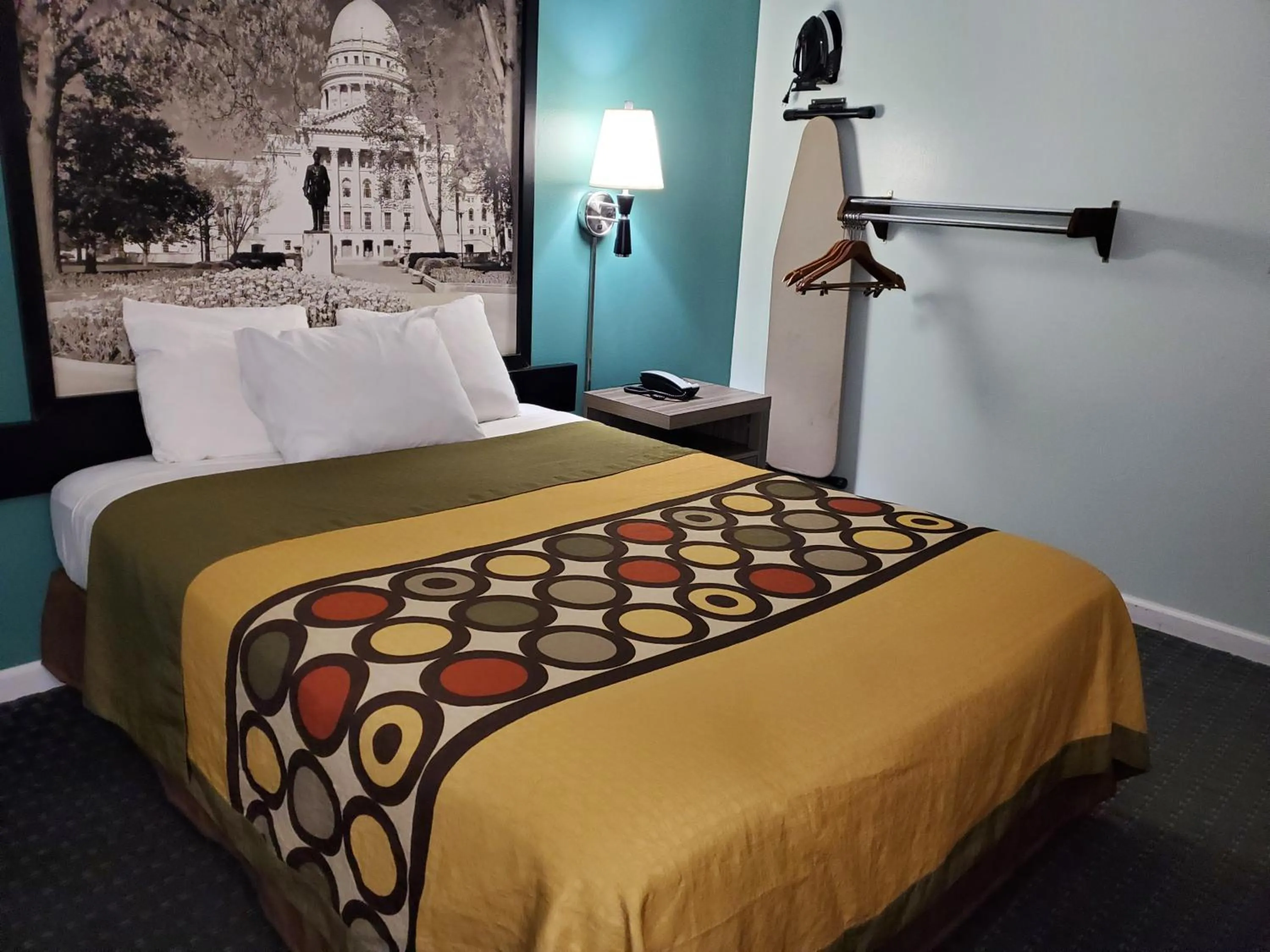 River Hill Inn & Suites