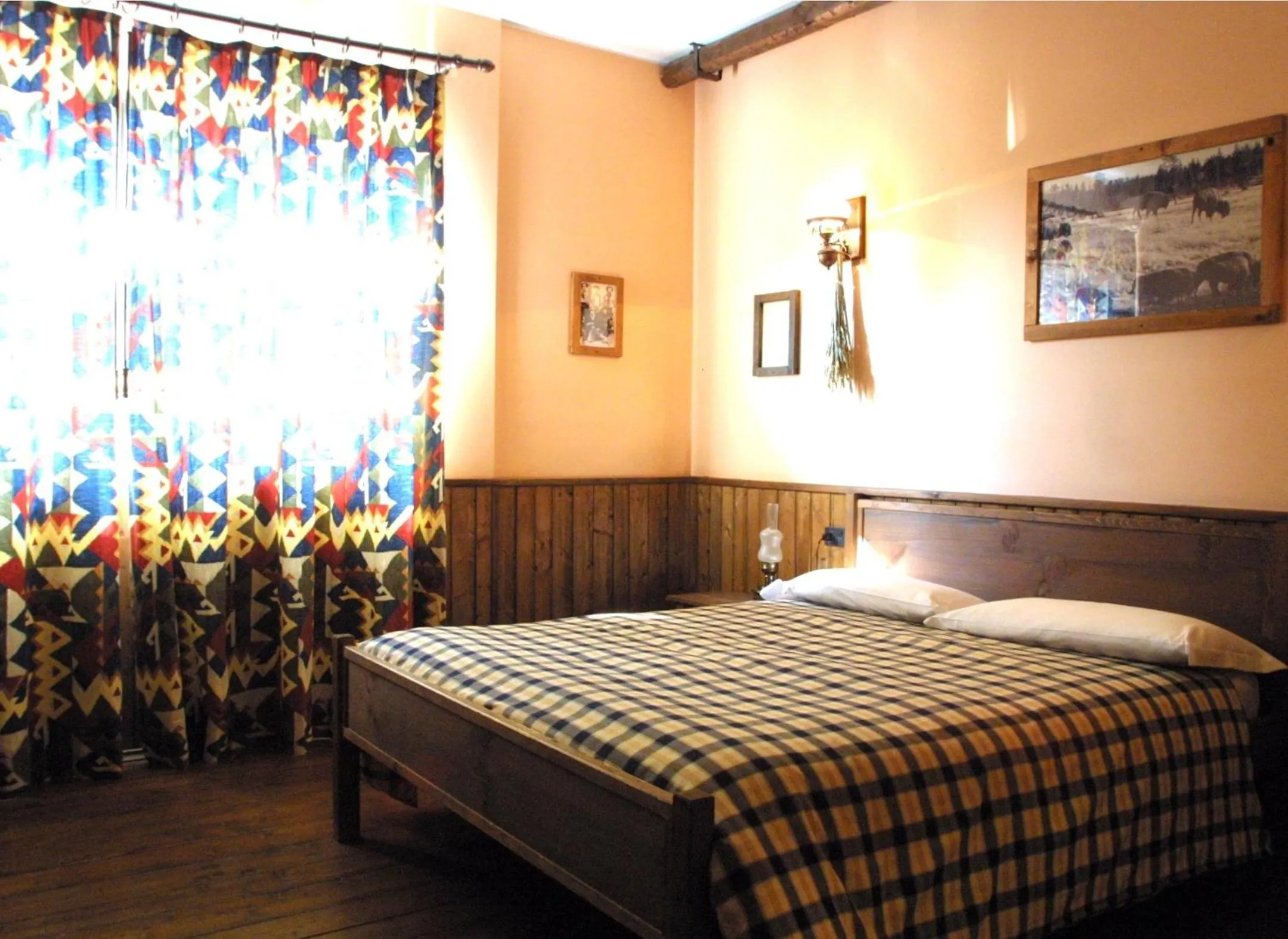Double Room with Private Bathroom - single occupancy in Cowboys Guest Ranch