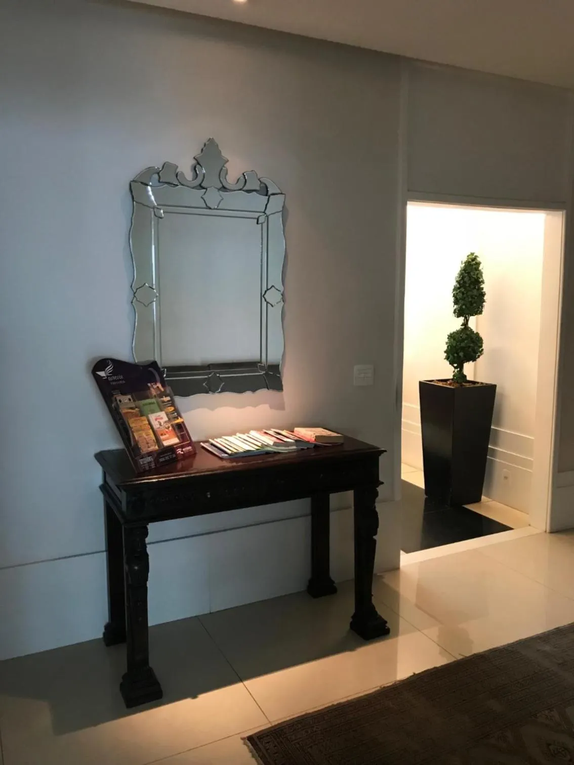 Communal lounge/ TV room in Hotel Petit Village Icaraí