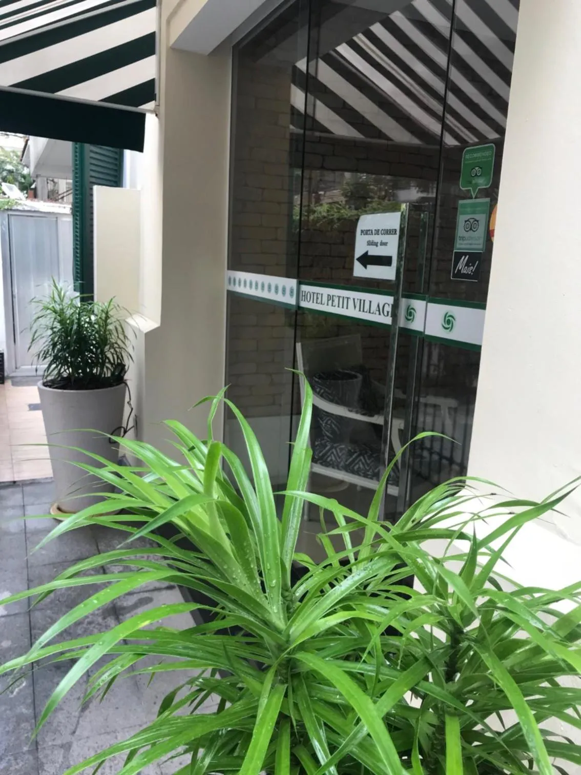 Facade/entrance in Hotel Petit Village Icaraí