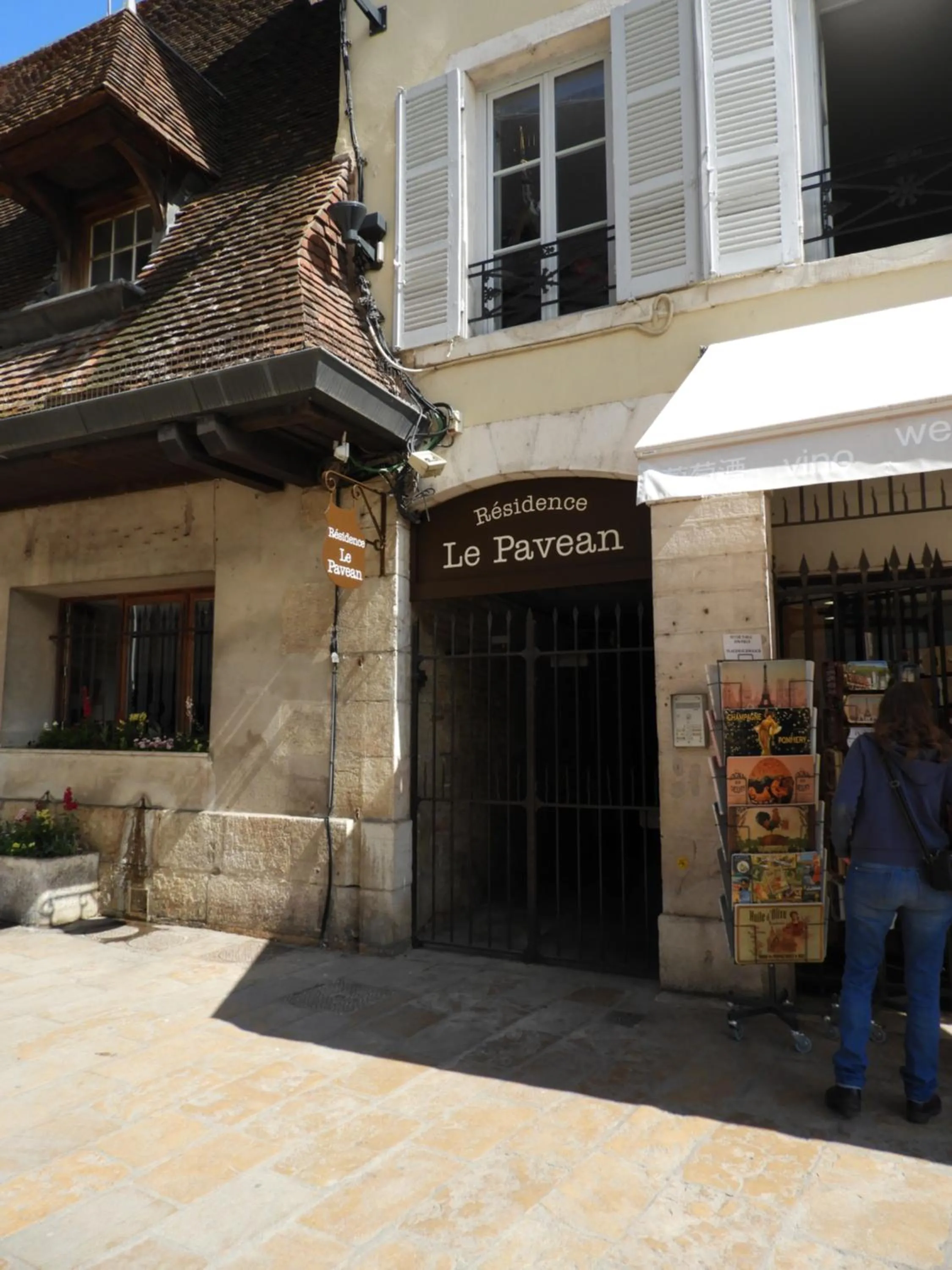 Property building in Le Pavean