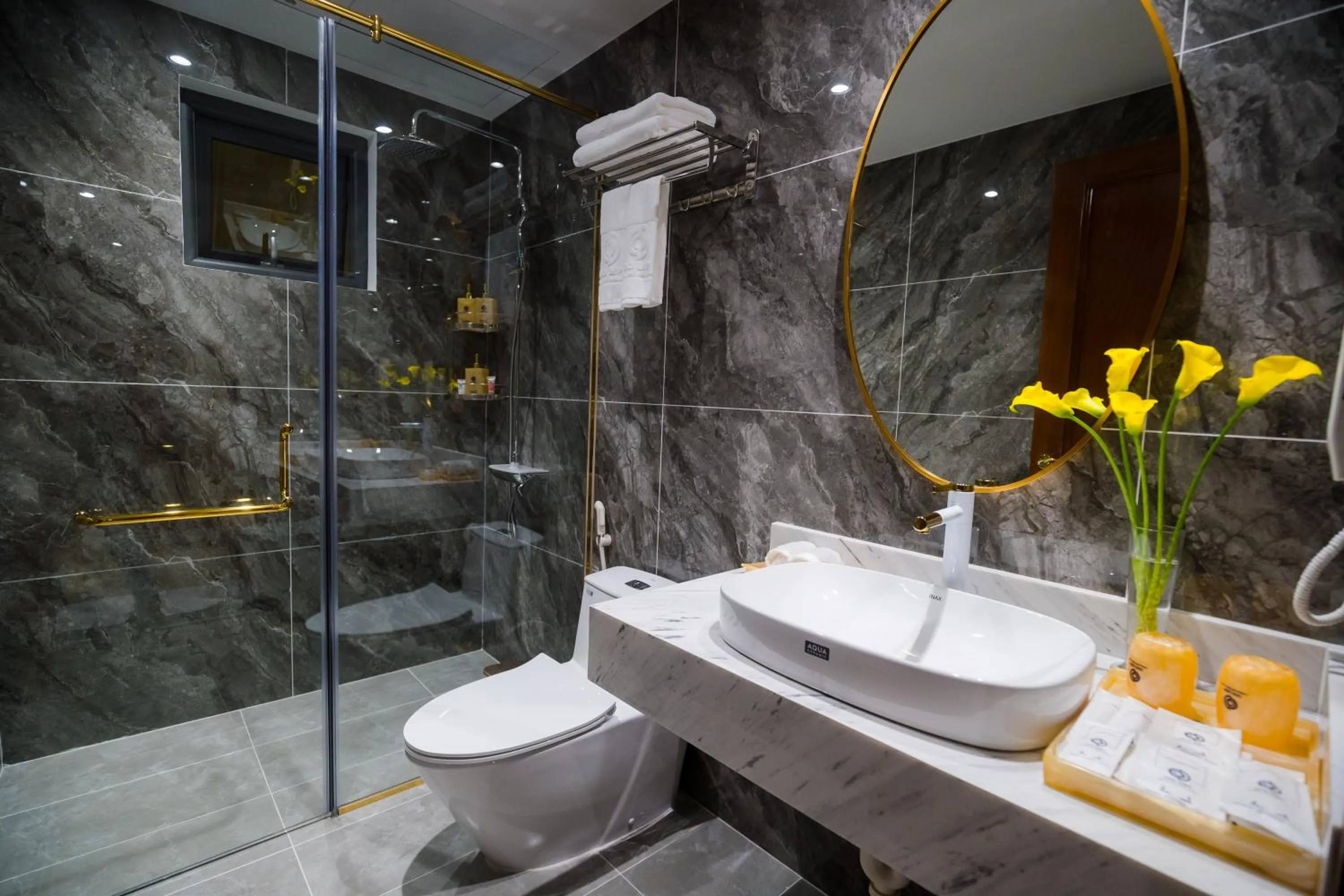 Shower in Sandals Mimosa