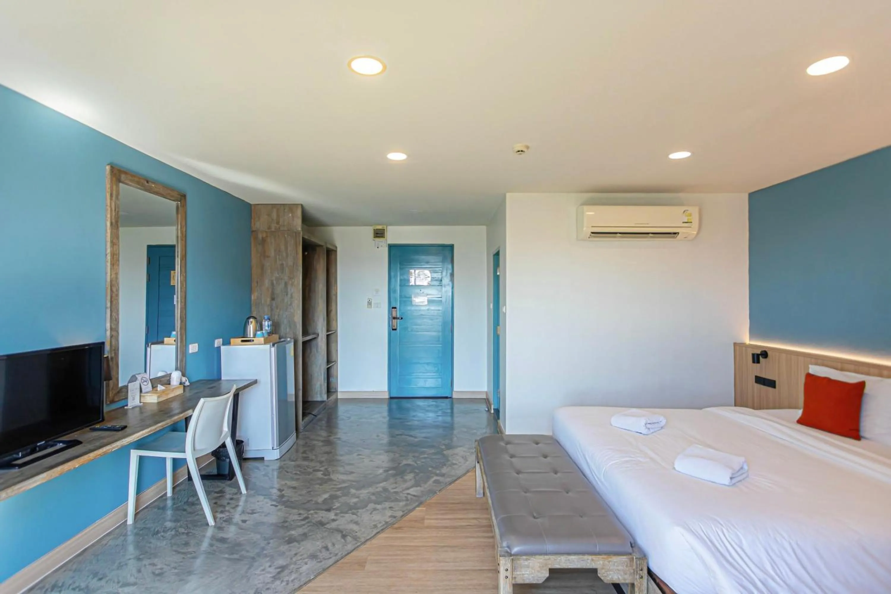 Photo of the whole room, Bed in Suntria Hotel Pattaya