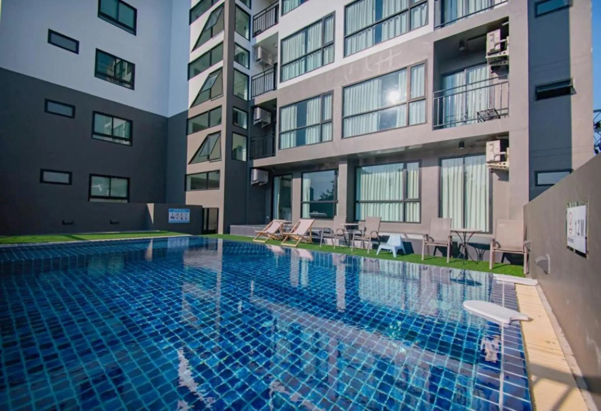 Swimming pool in Suntria Hotel Pattaya