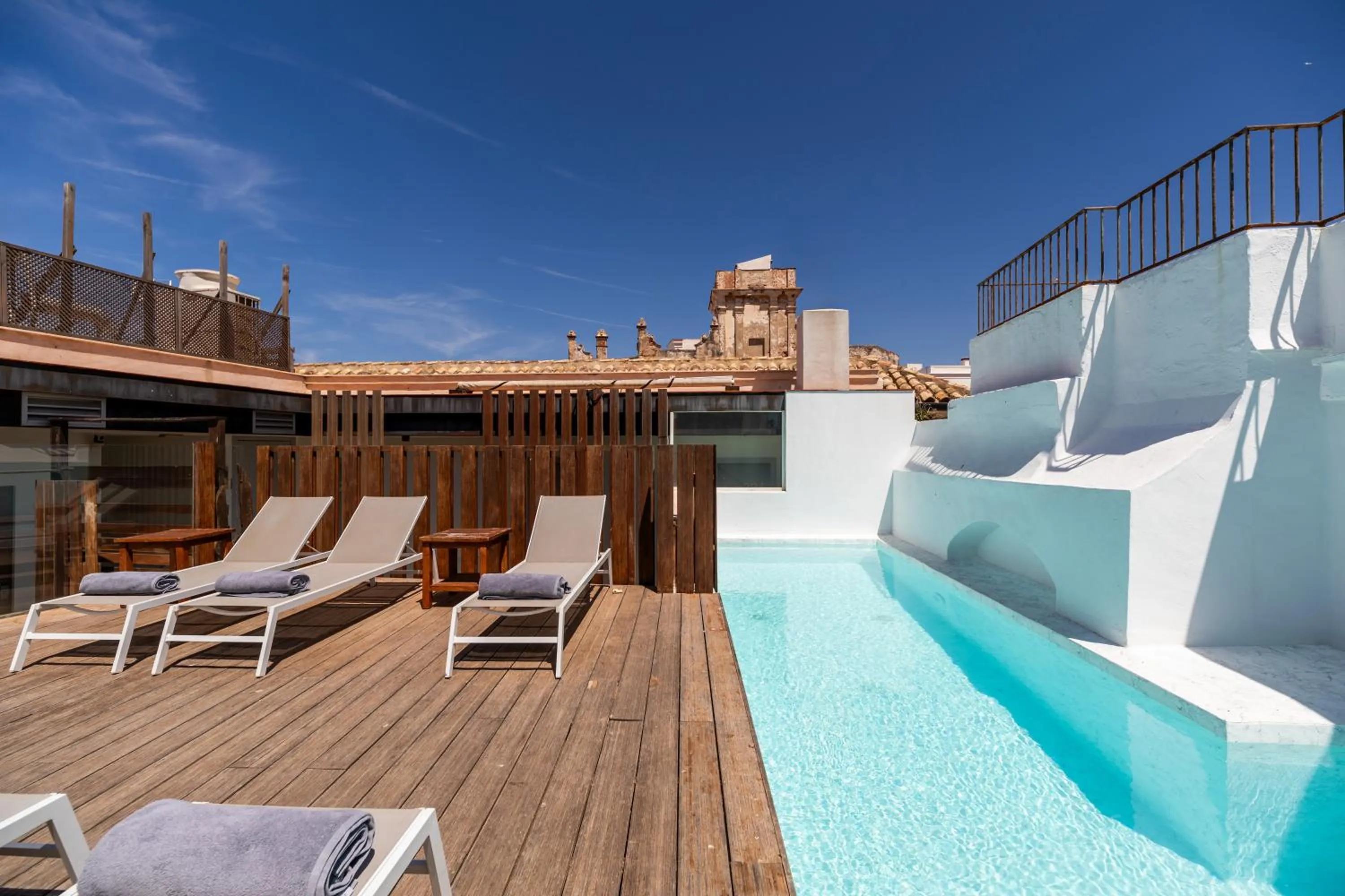 Swimming pool in Aristoy - by Grupo Tribu