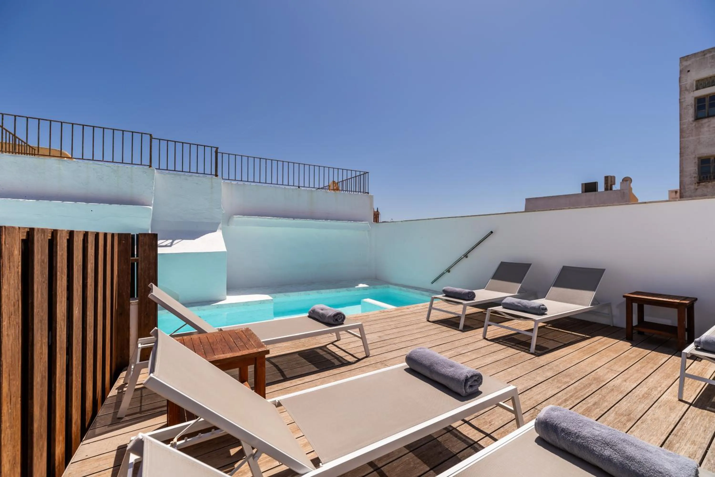 Swimming pool in Aristoy - by Grupo Tribu