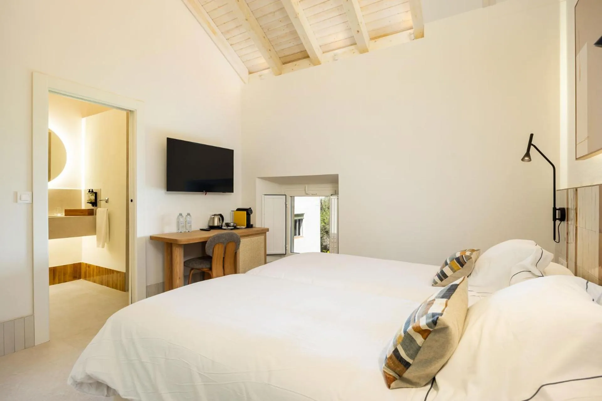 Bedroom, Bed in Aristoy - by Grupo Tribu