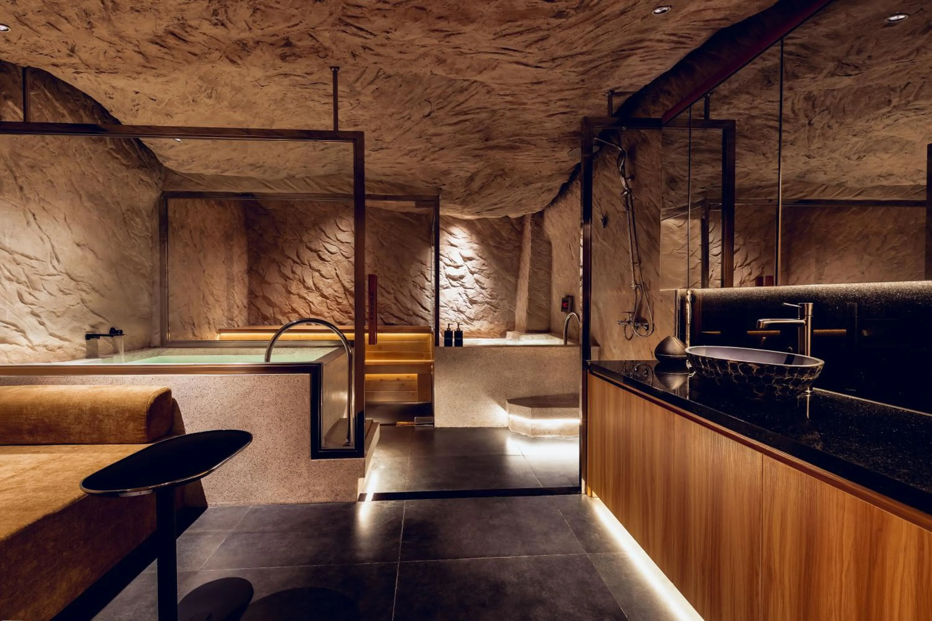 Hot Spring Bath in Kin Hotel Onsen Edition