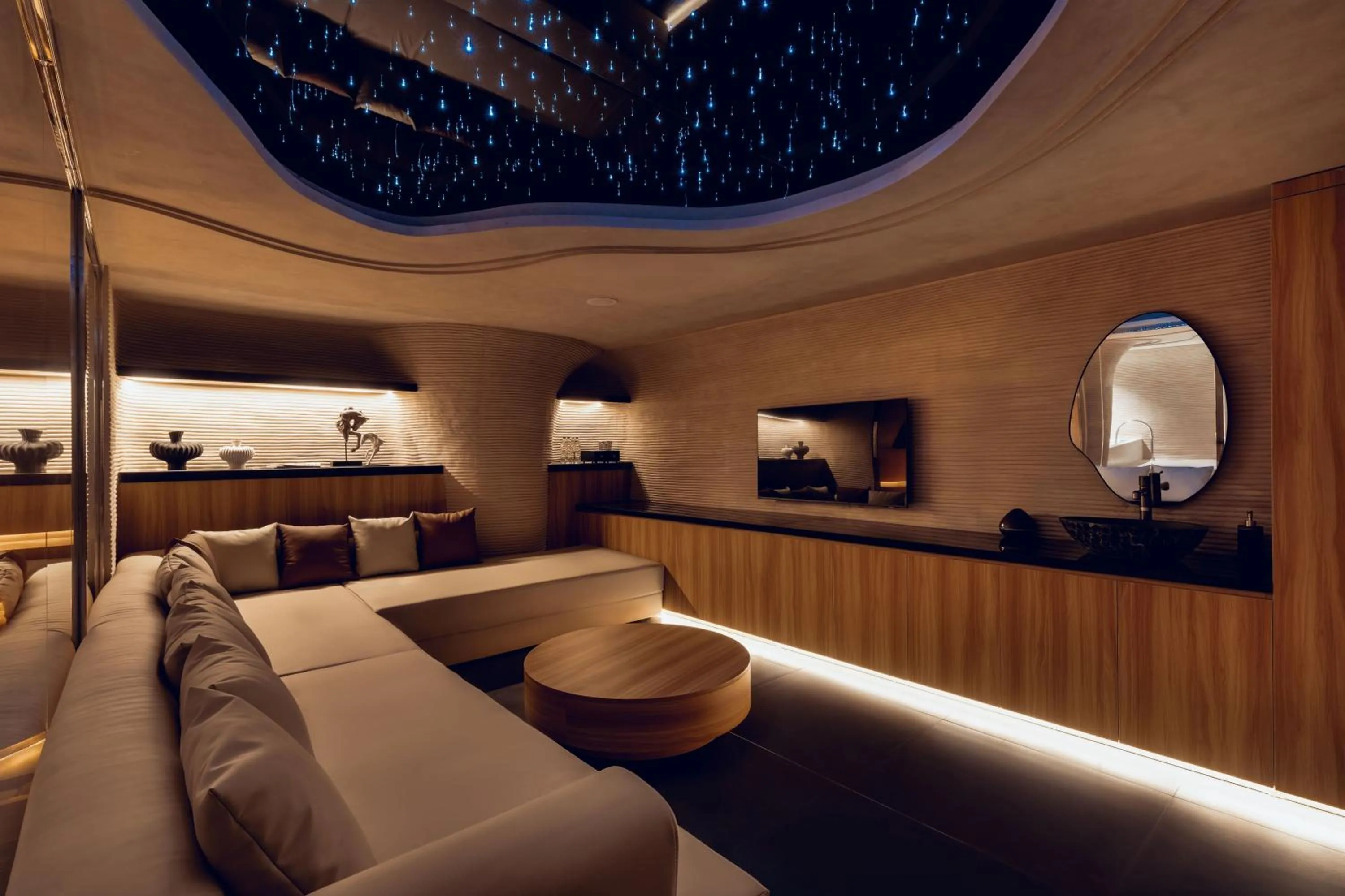 Hot Spring Bath in Kin Hotel Onsen Edition