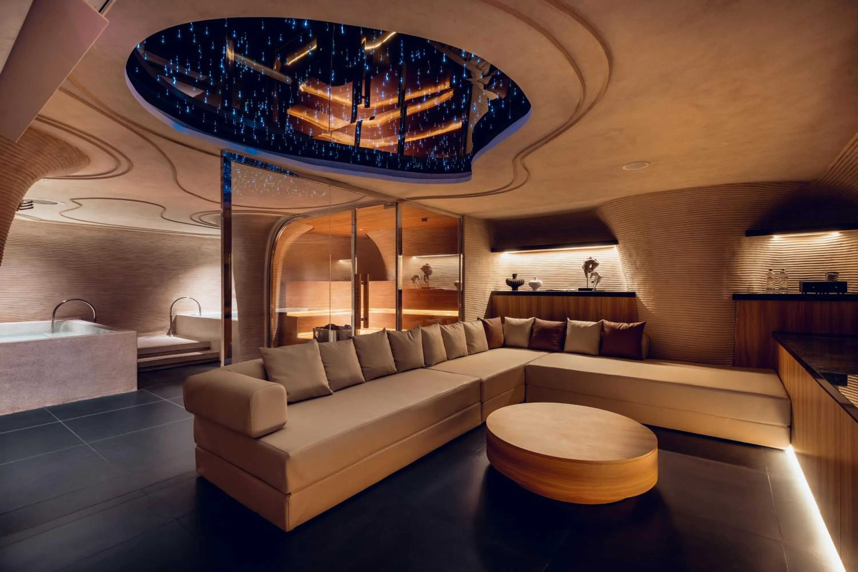 Hot Tub in Kin Hotel Onsen Edition