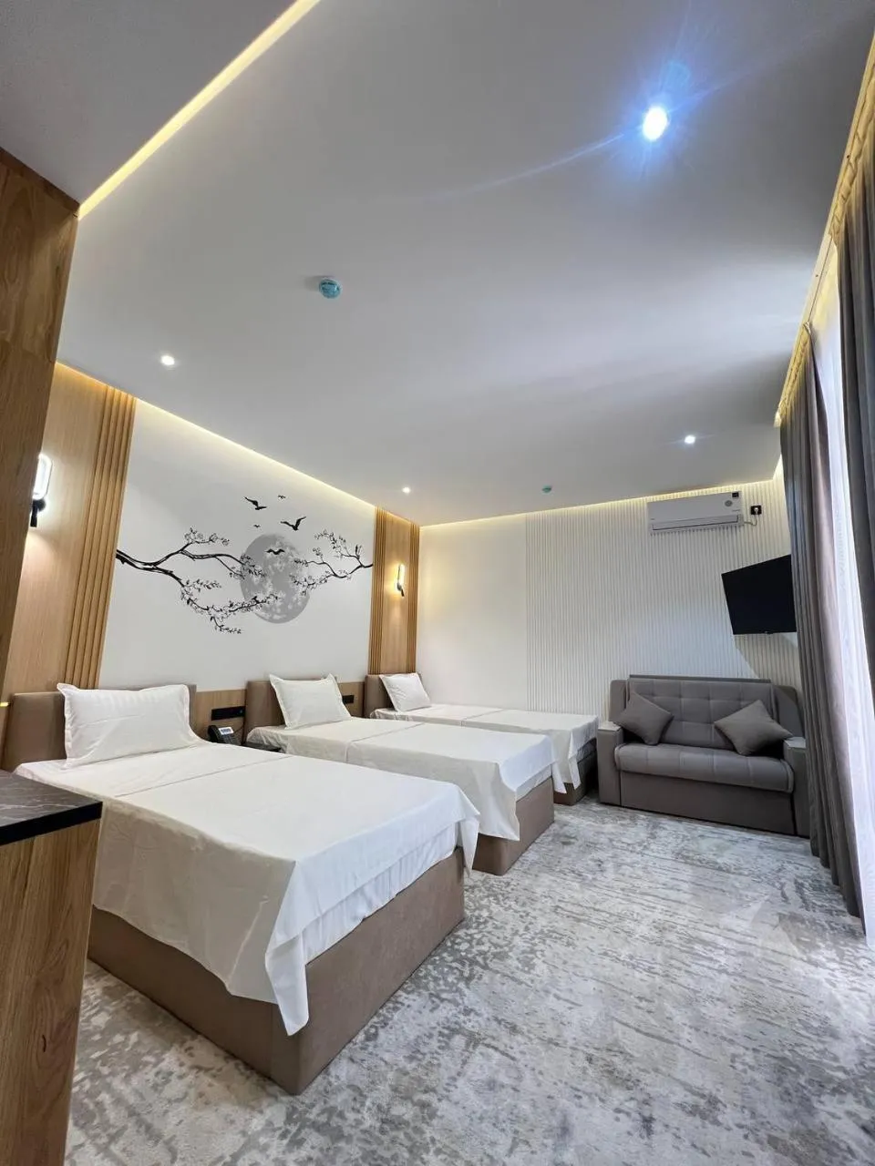 Triple Room in Rich Land Hotel