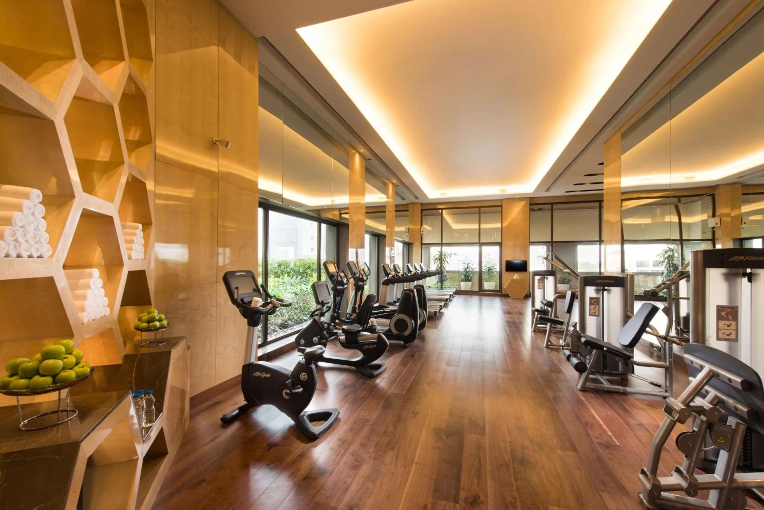 Fitness centre/facilities in Conrad Pune