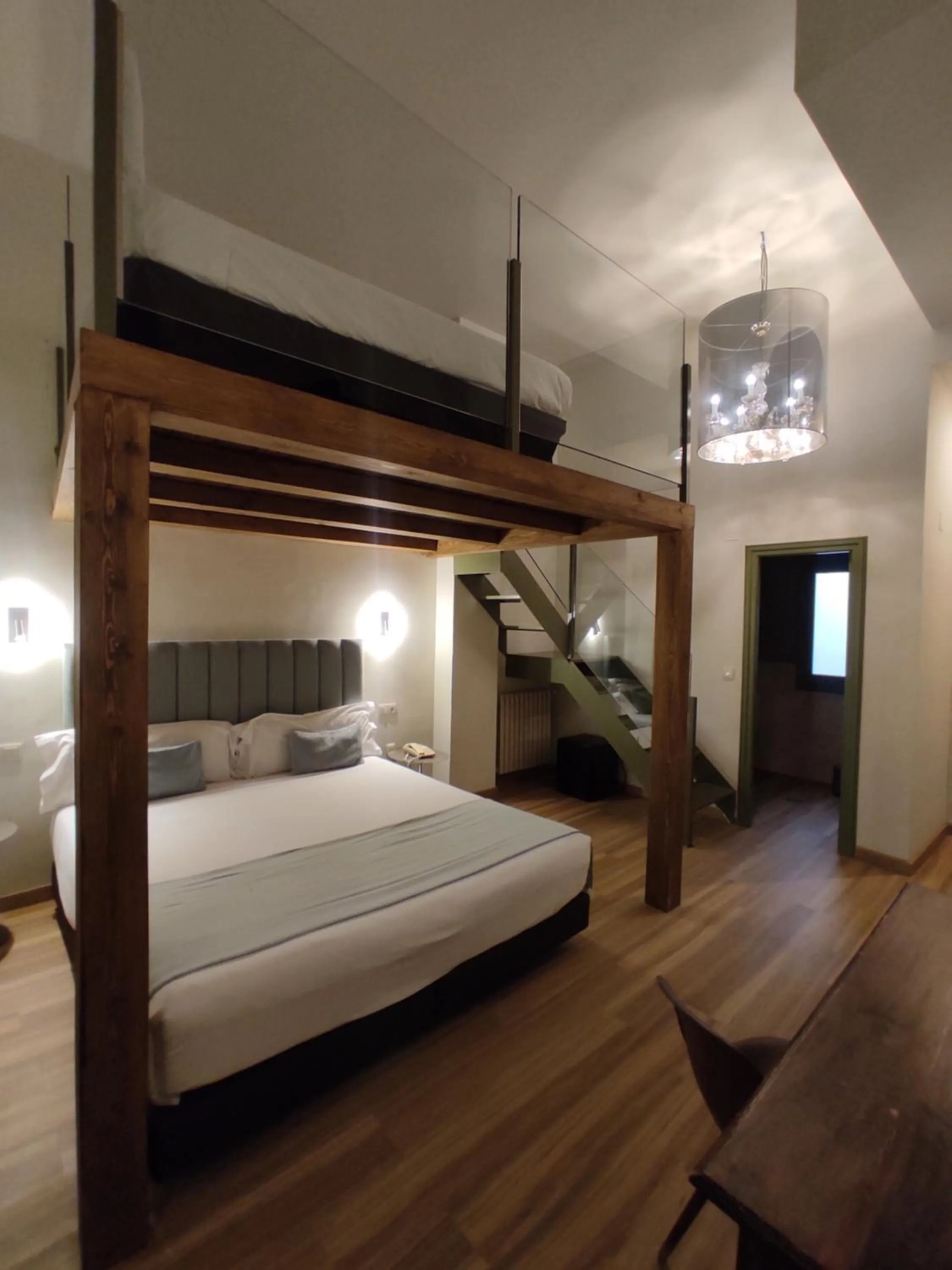 Bed in Hotel Leonor de Aquitania