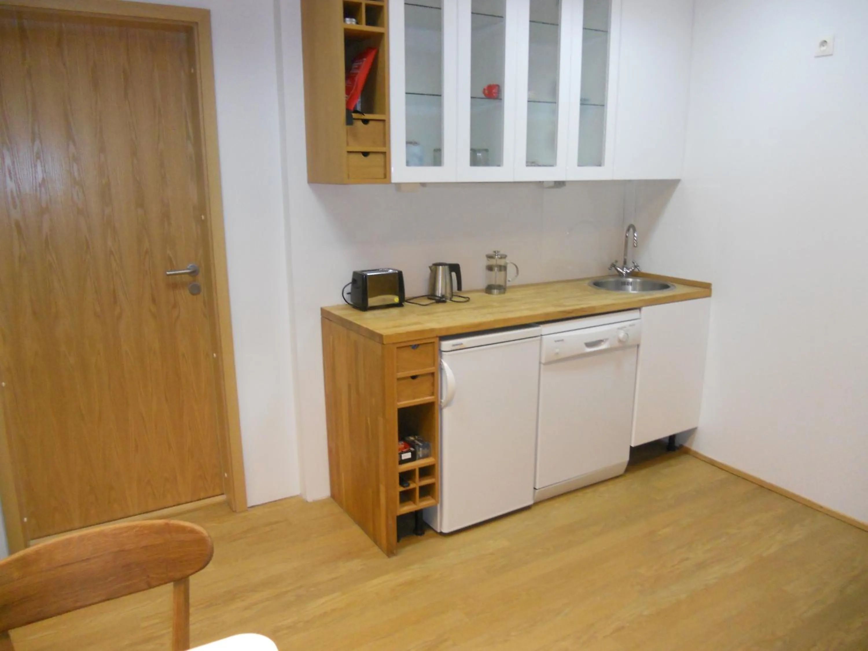 Kitchen or kitchenette in REK Inn