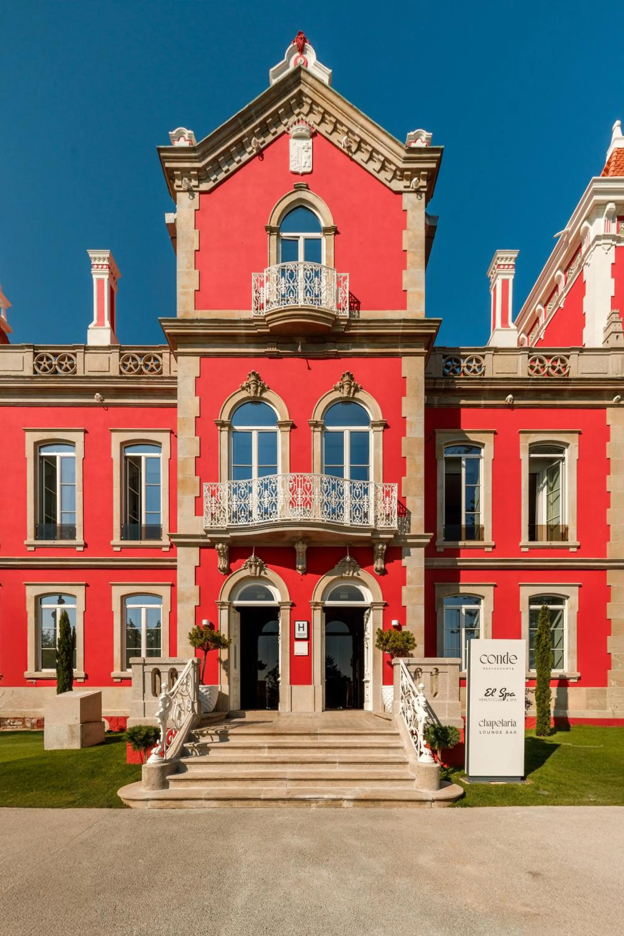 Facade/entrance in Meliá São João da Madeira