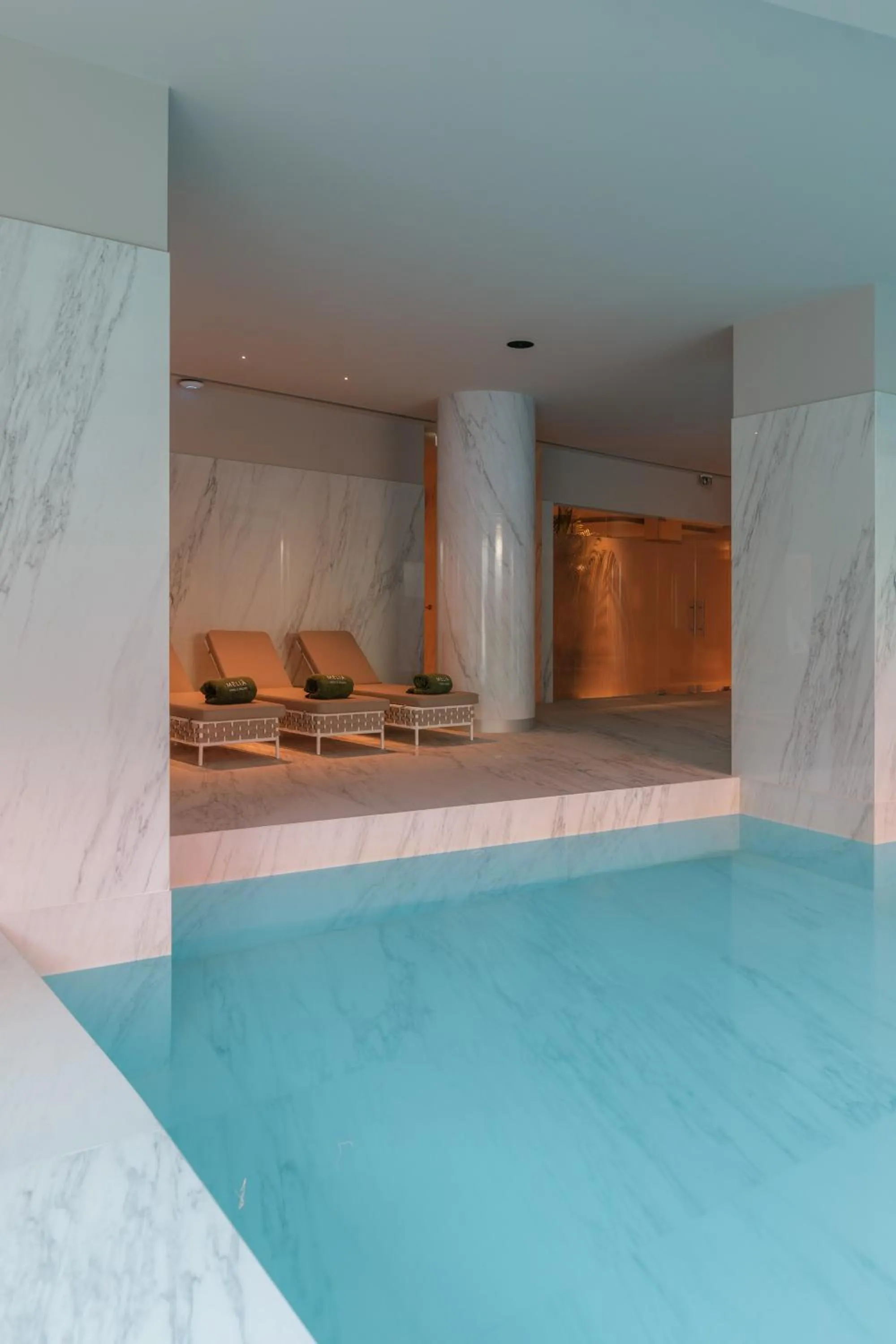 Swimming pool in Meliá São João da Madeira