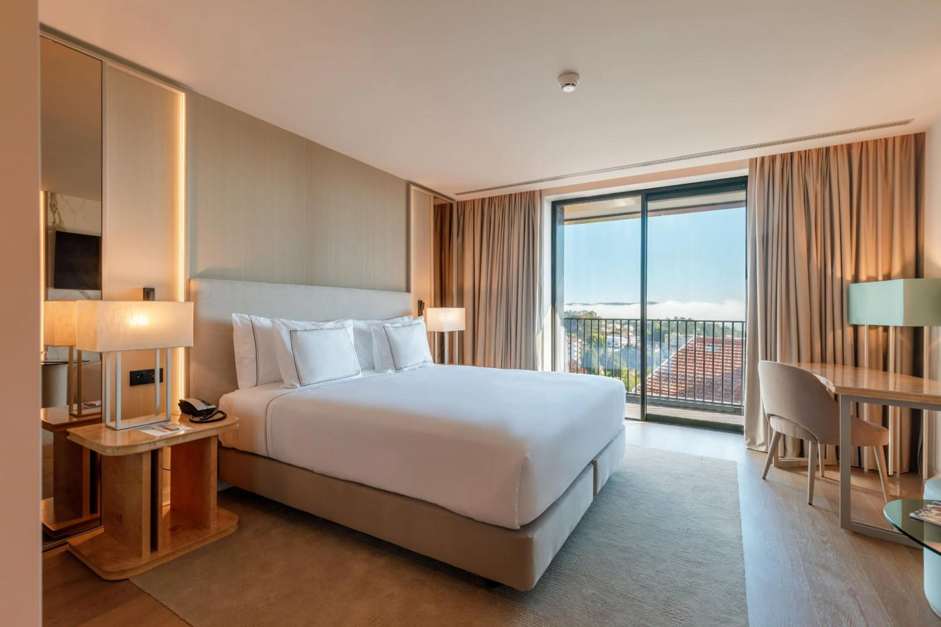 Property building, Bed in Meliá São João da Madeira