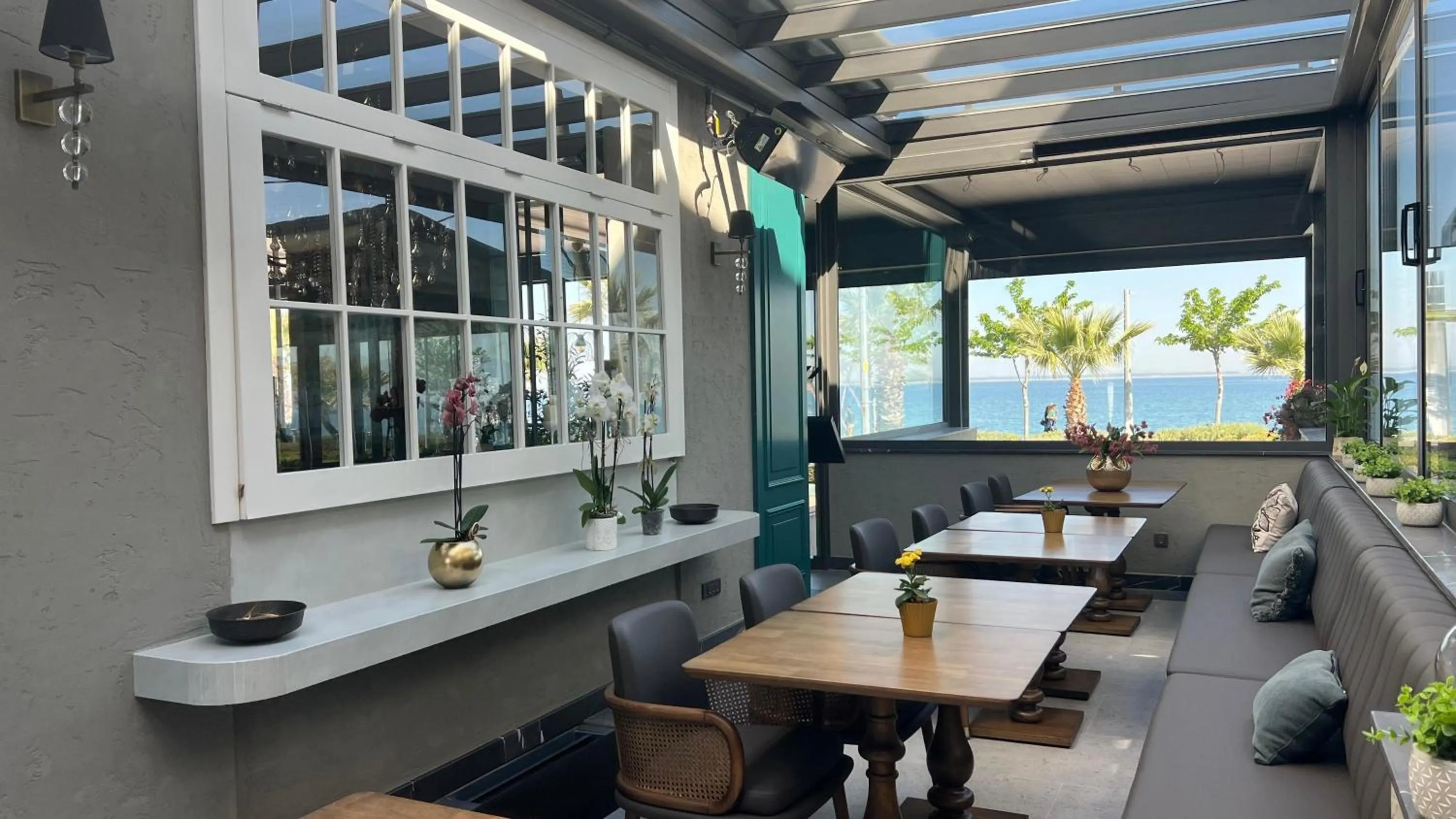 Restaurant/places to eat in RUKA Hotel