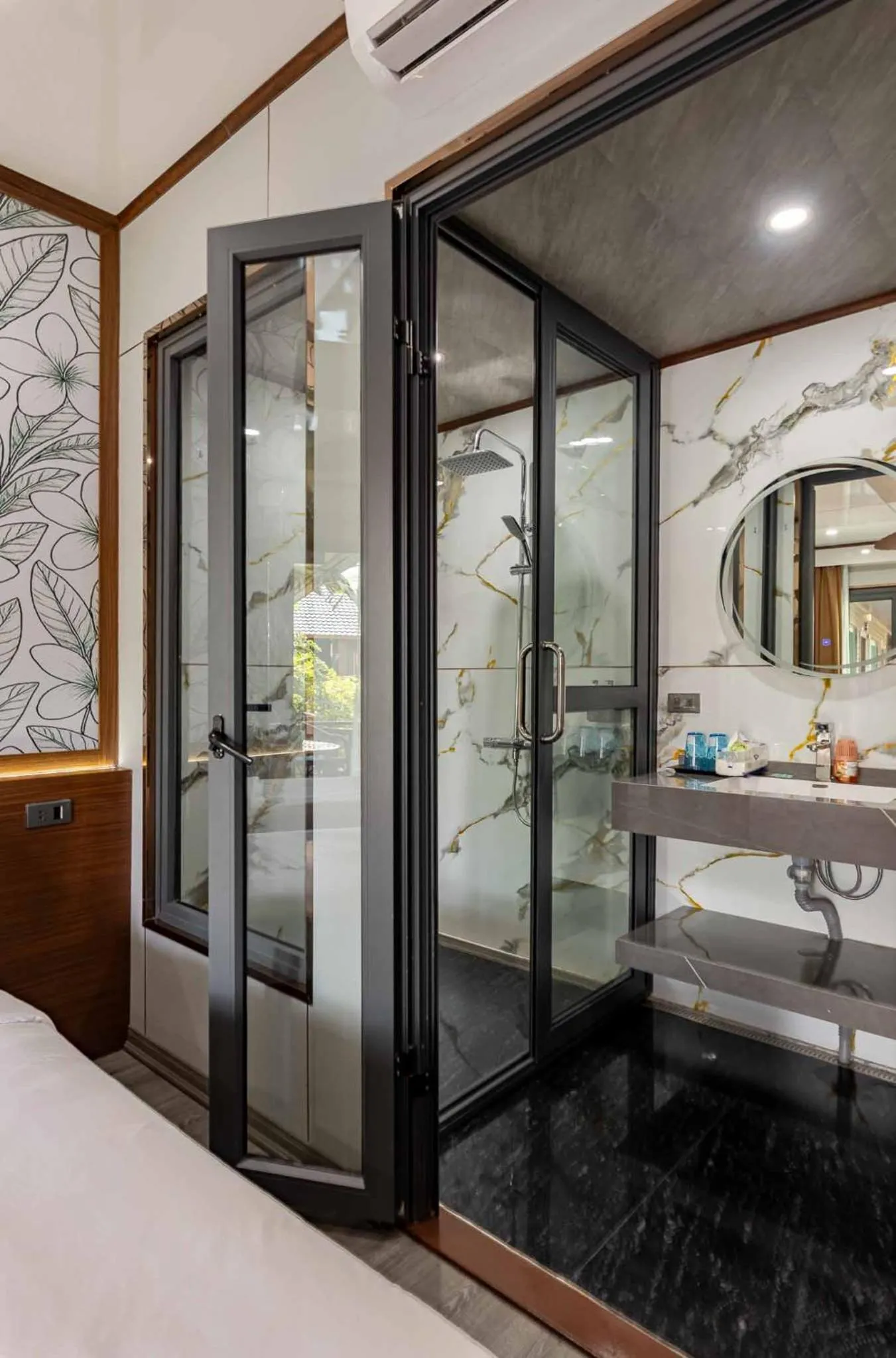 Shower, Bed in Champa Phan Boutique Hotel
