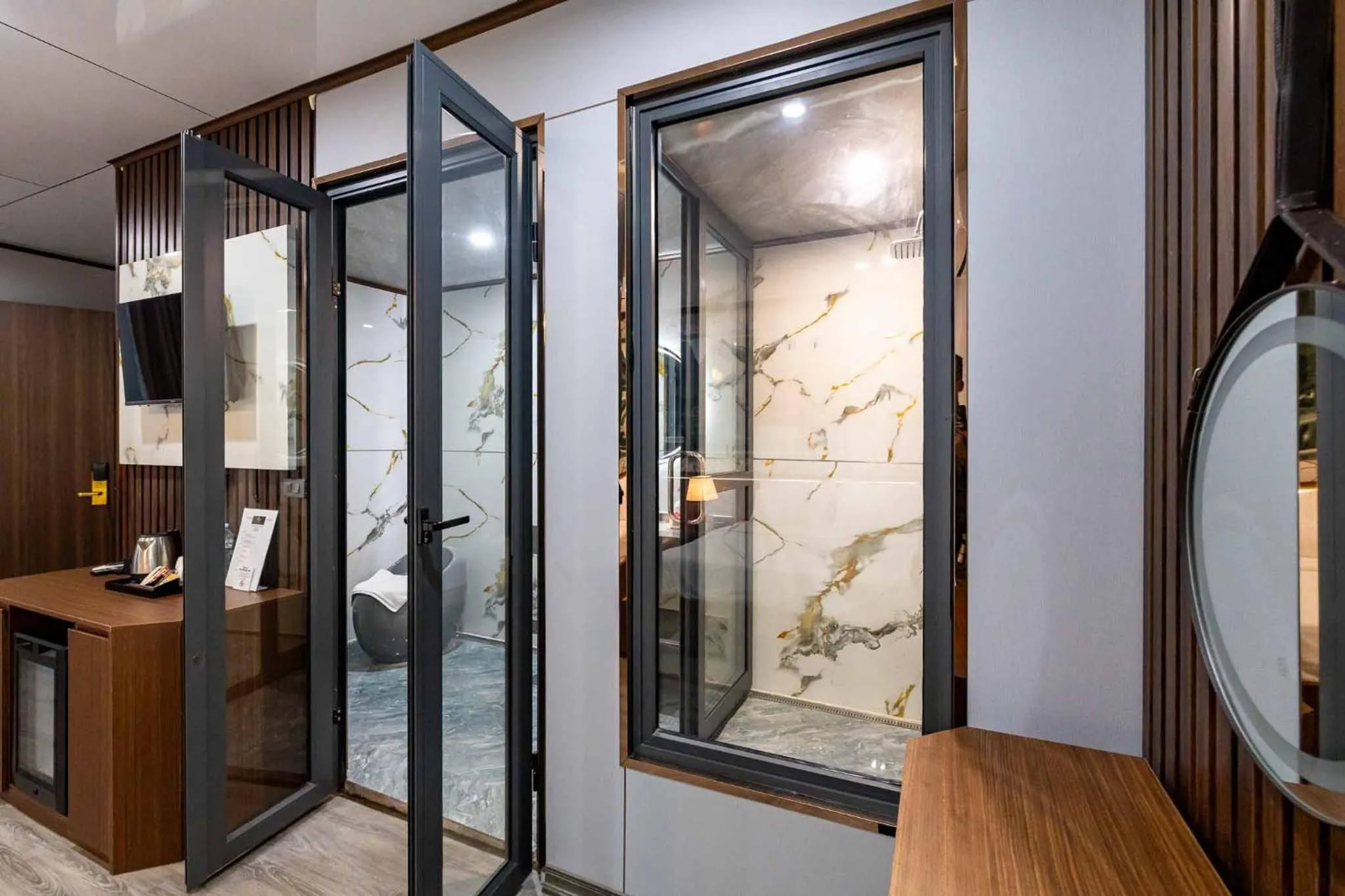 Shower in Champa Phan Boutique Hotel