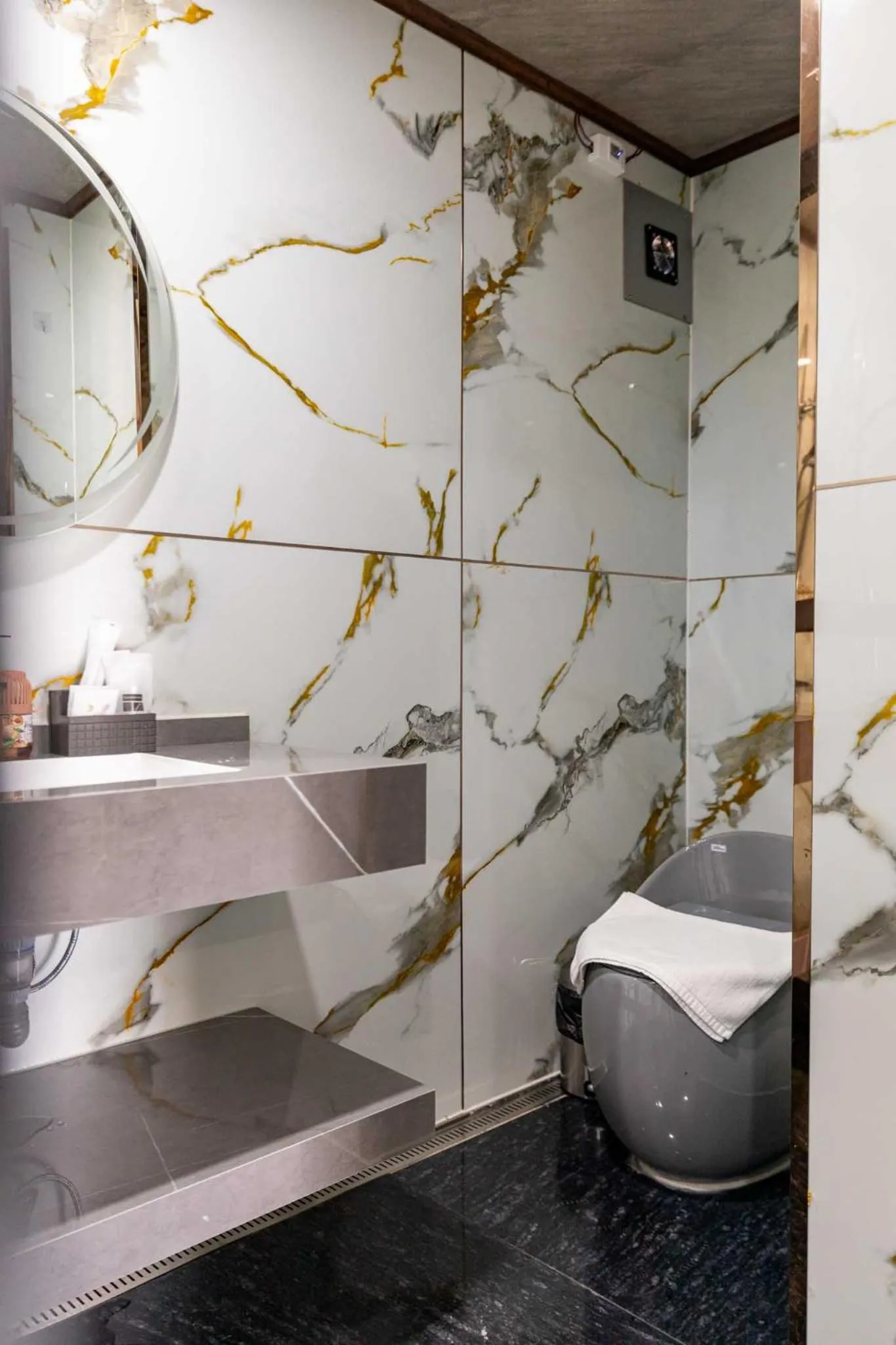 Shower in Champa Phan Boutique Hotel