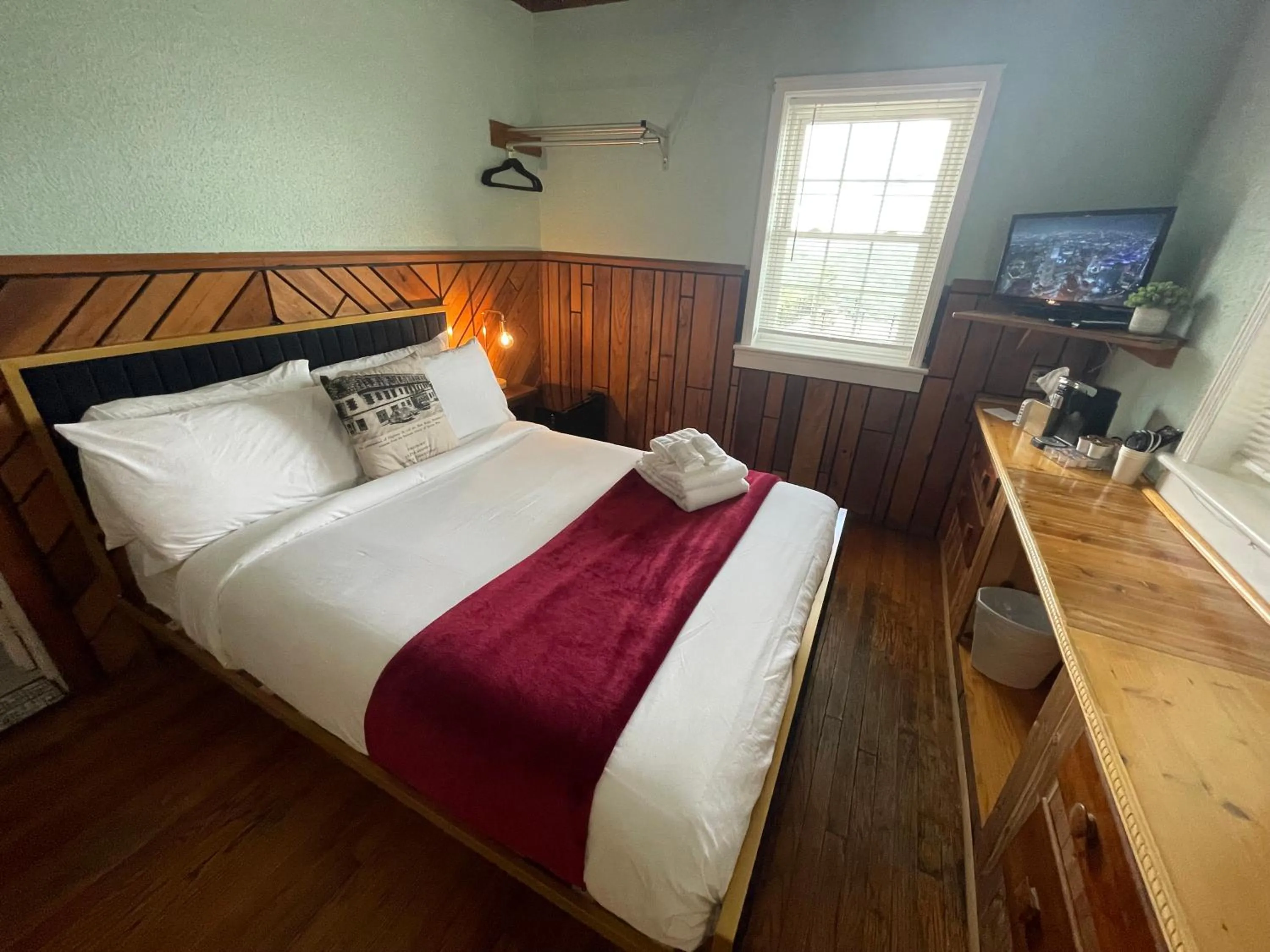 Photo of the whole room in Skyline Village Inn