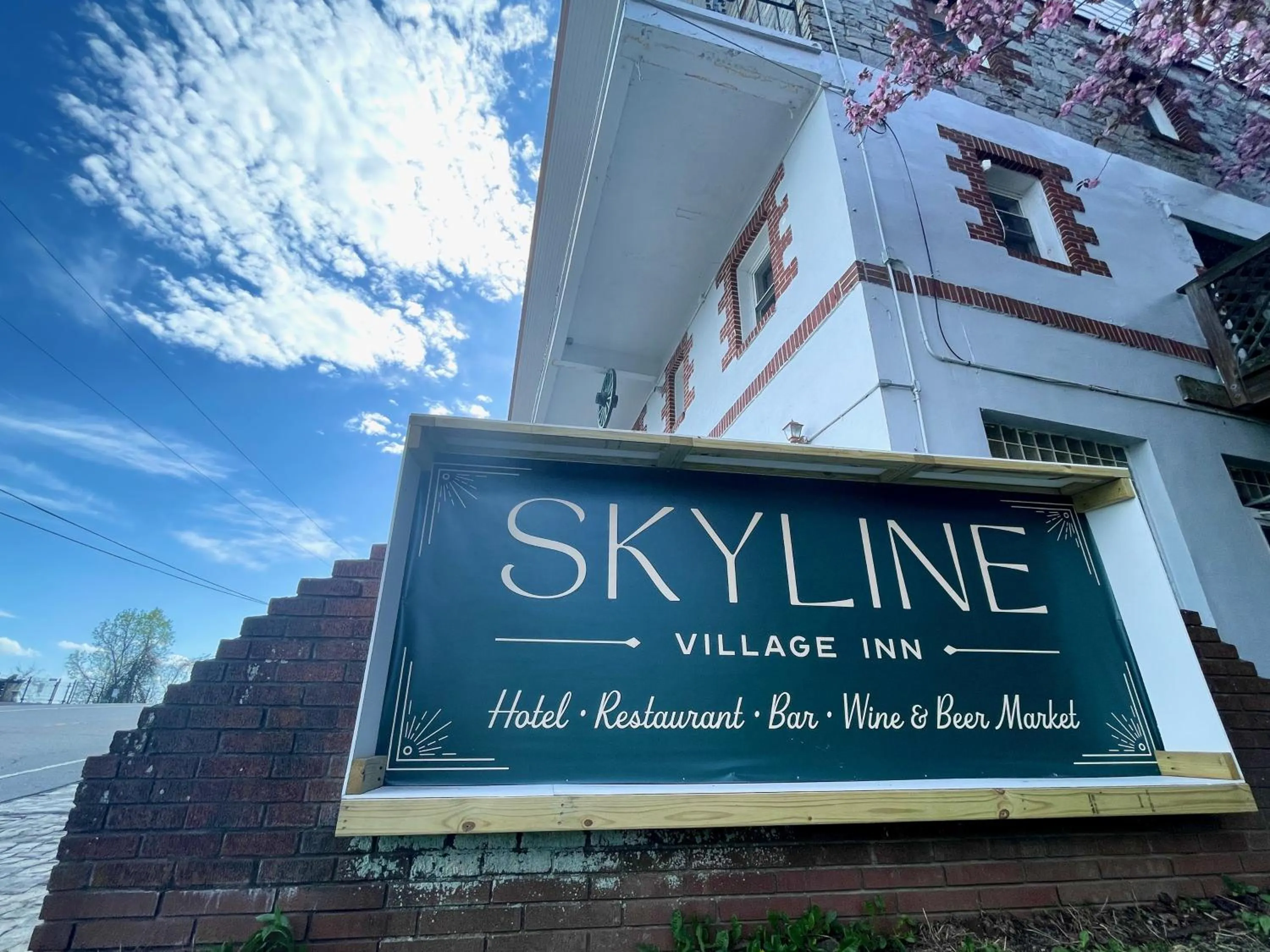 Skyline Village Inn