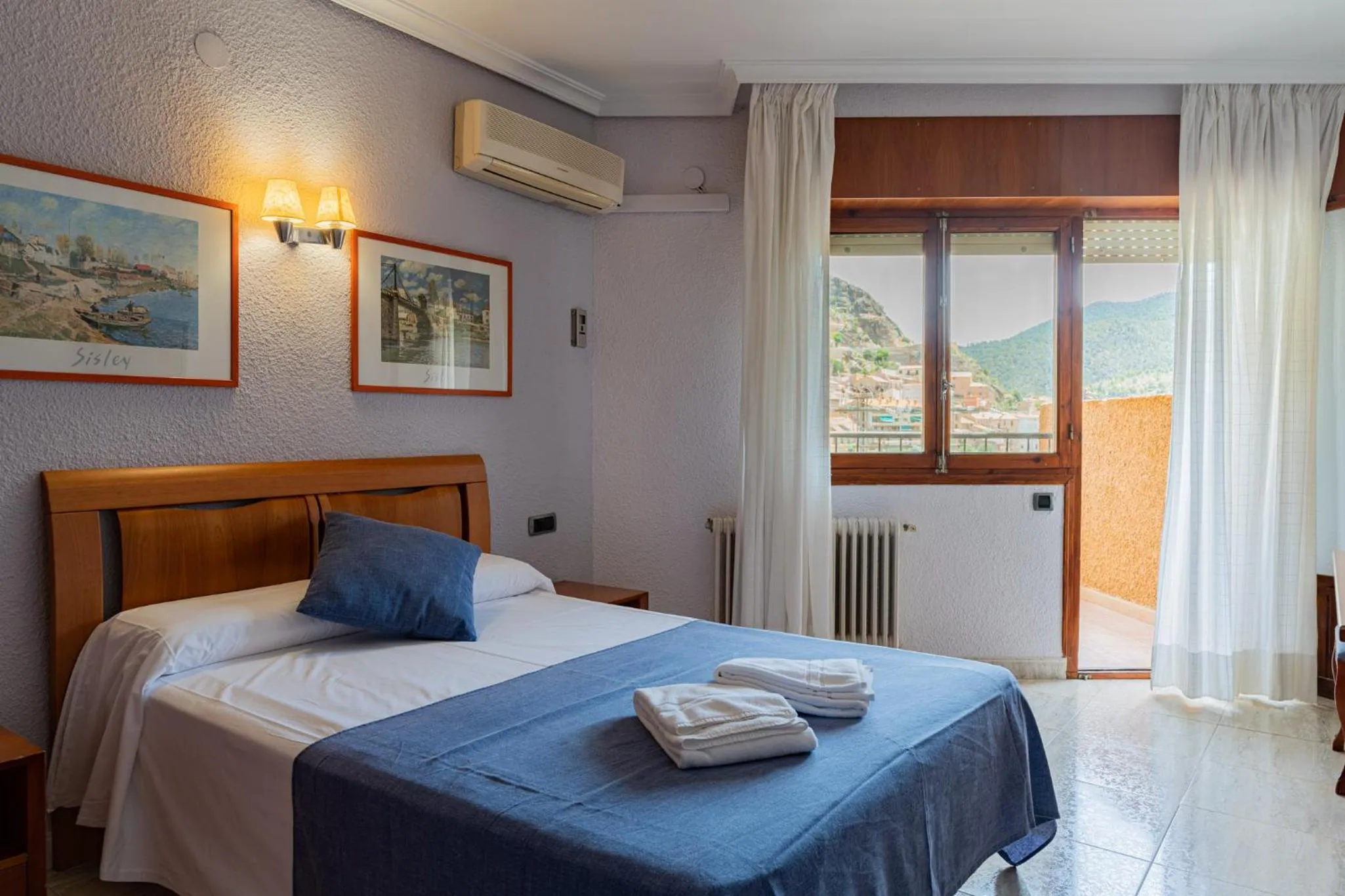 Bed in Hotel Restaurante Felipe II