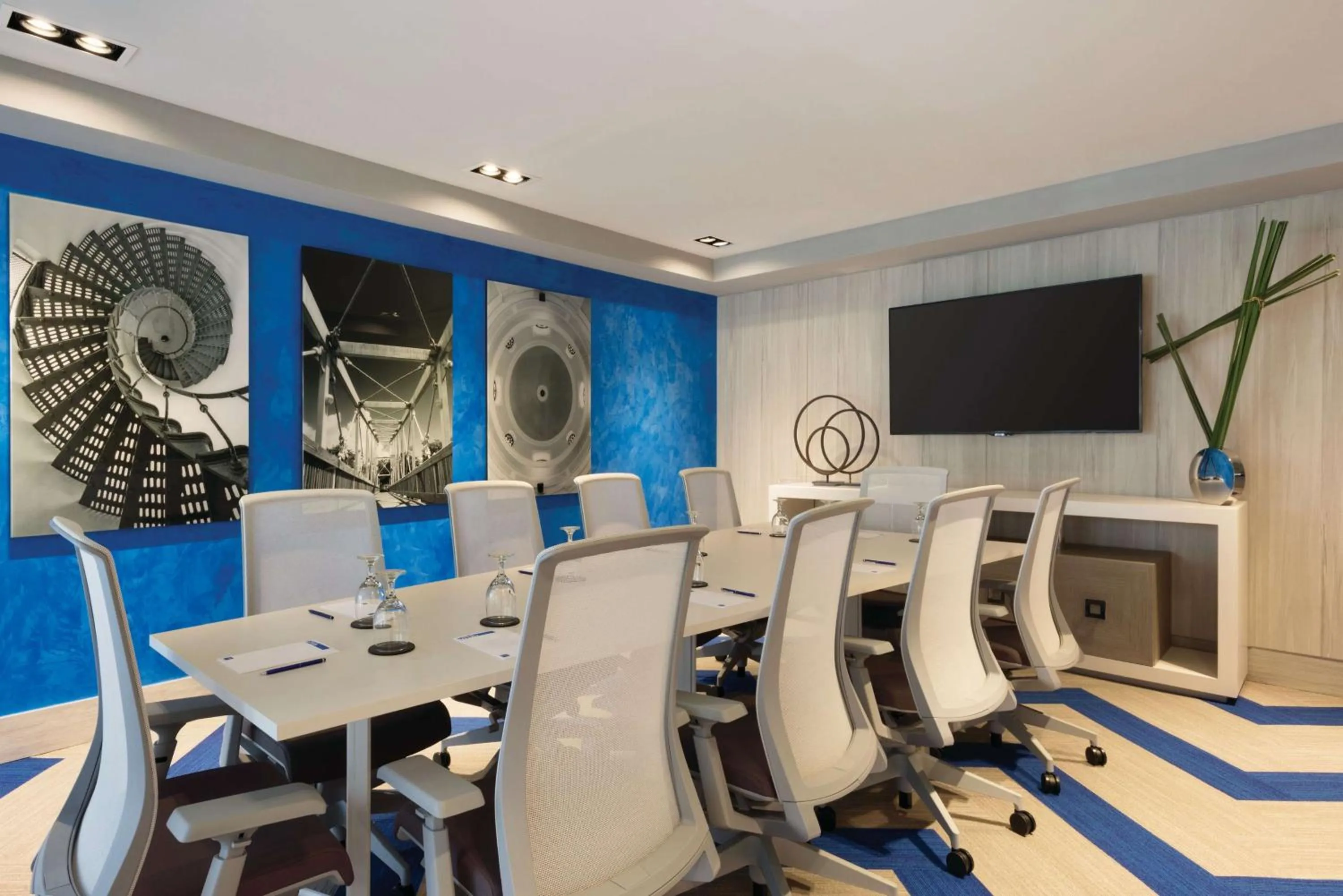 Photo of the whole room in TRYP by Wyndham Isla Verde