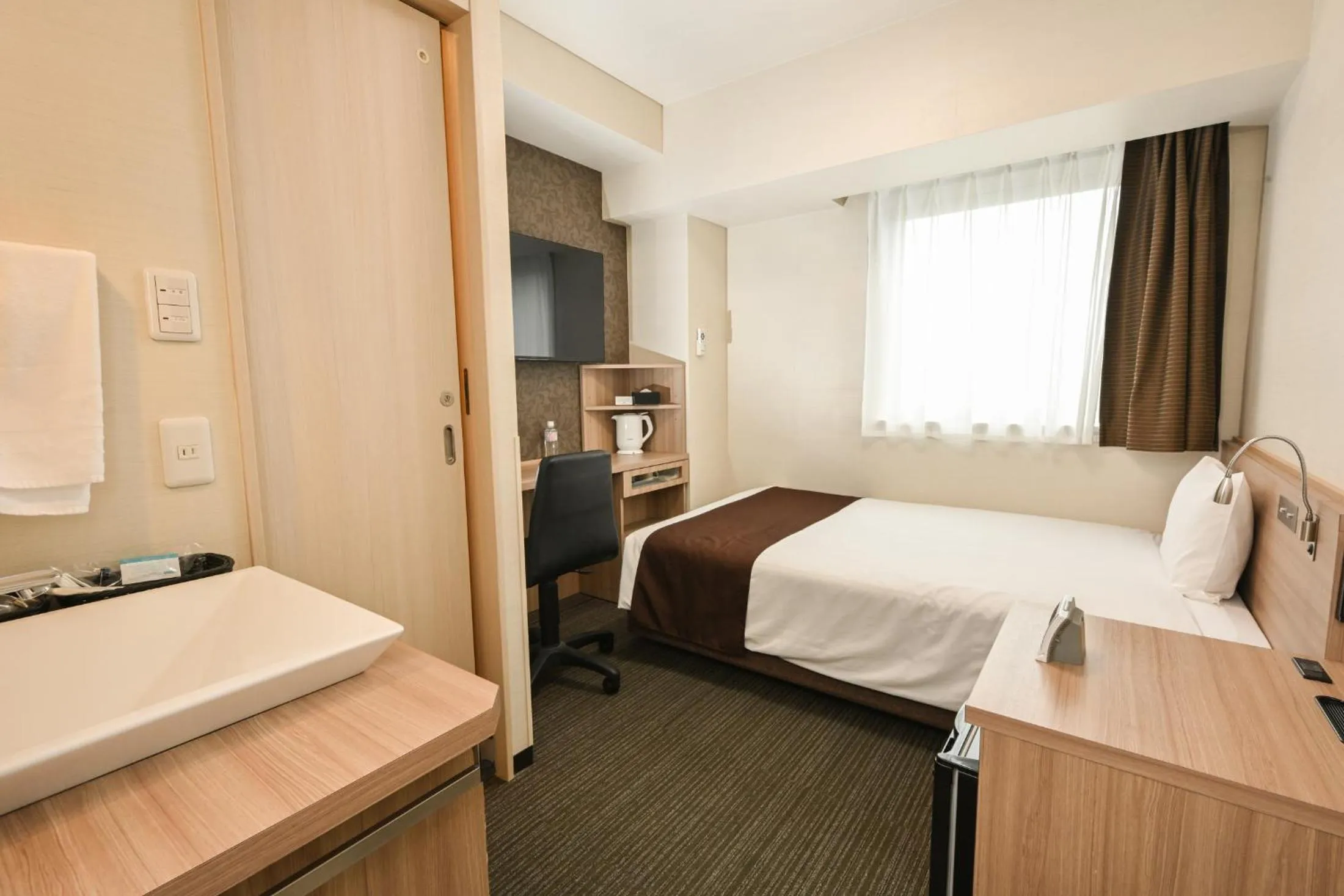 Photo of the whole room, Bed in Sanco Inn Grande Tokyo Hamamatsucho