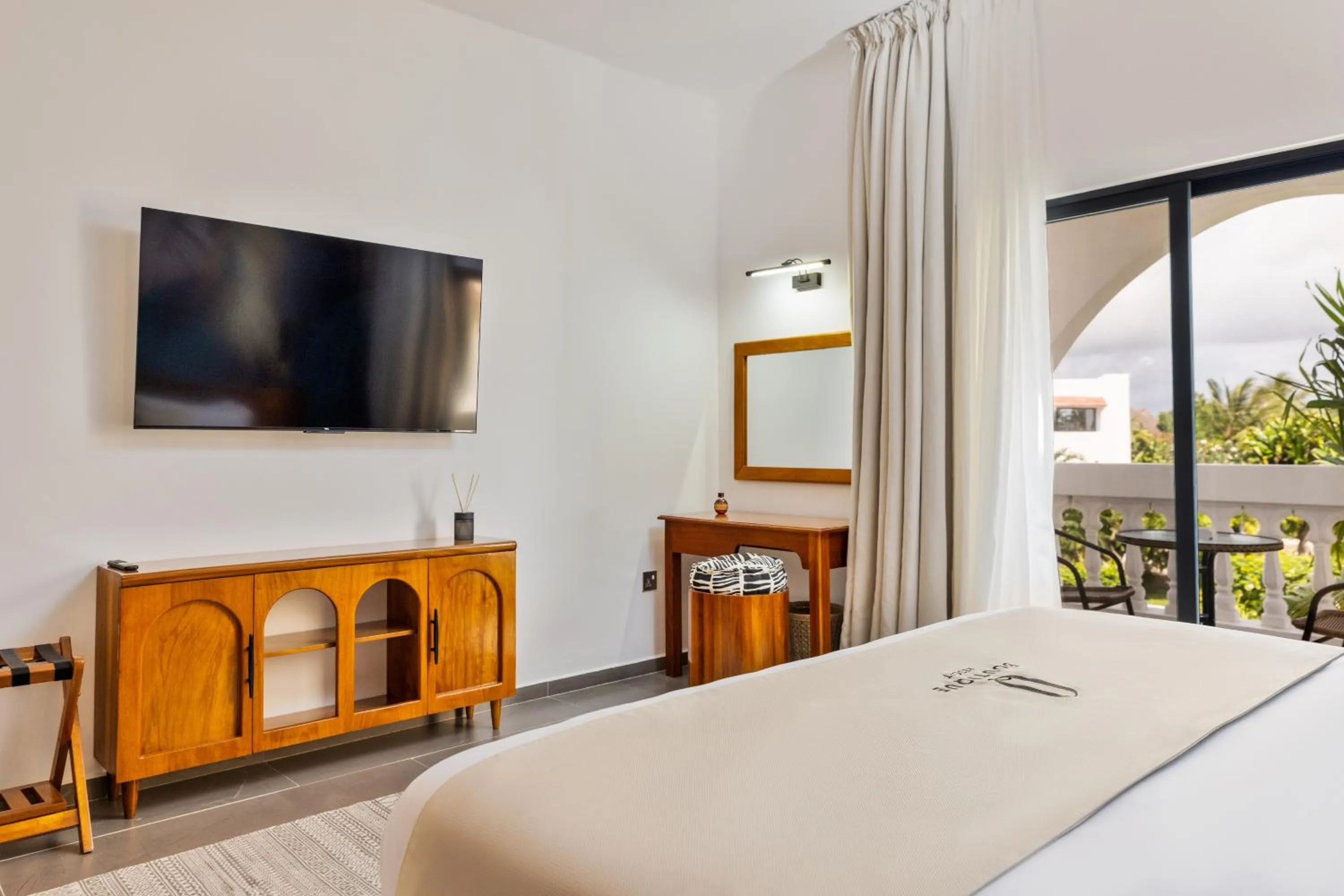 Photo of the whole room, Bed in Q Boutique Resort Malindi