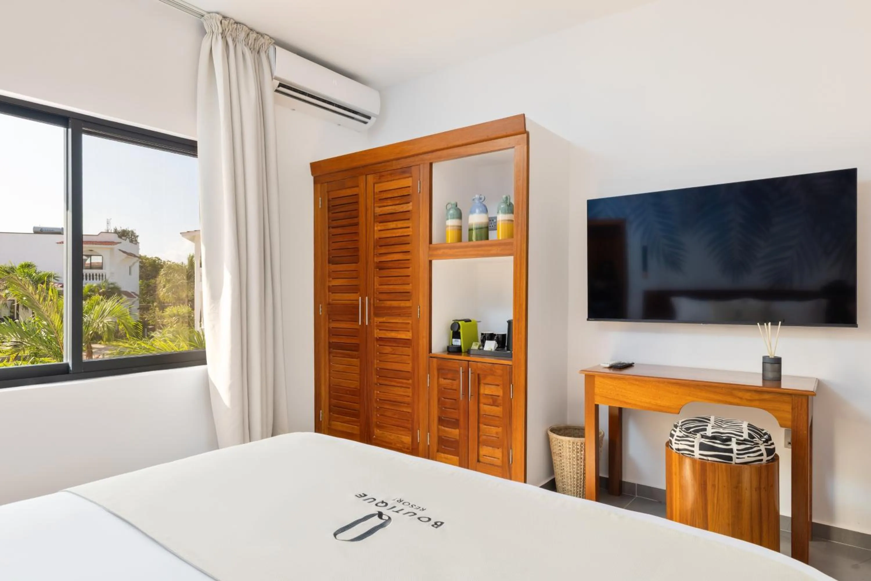 TV and multimedia, Bed in Q Boutique Resort Malindi