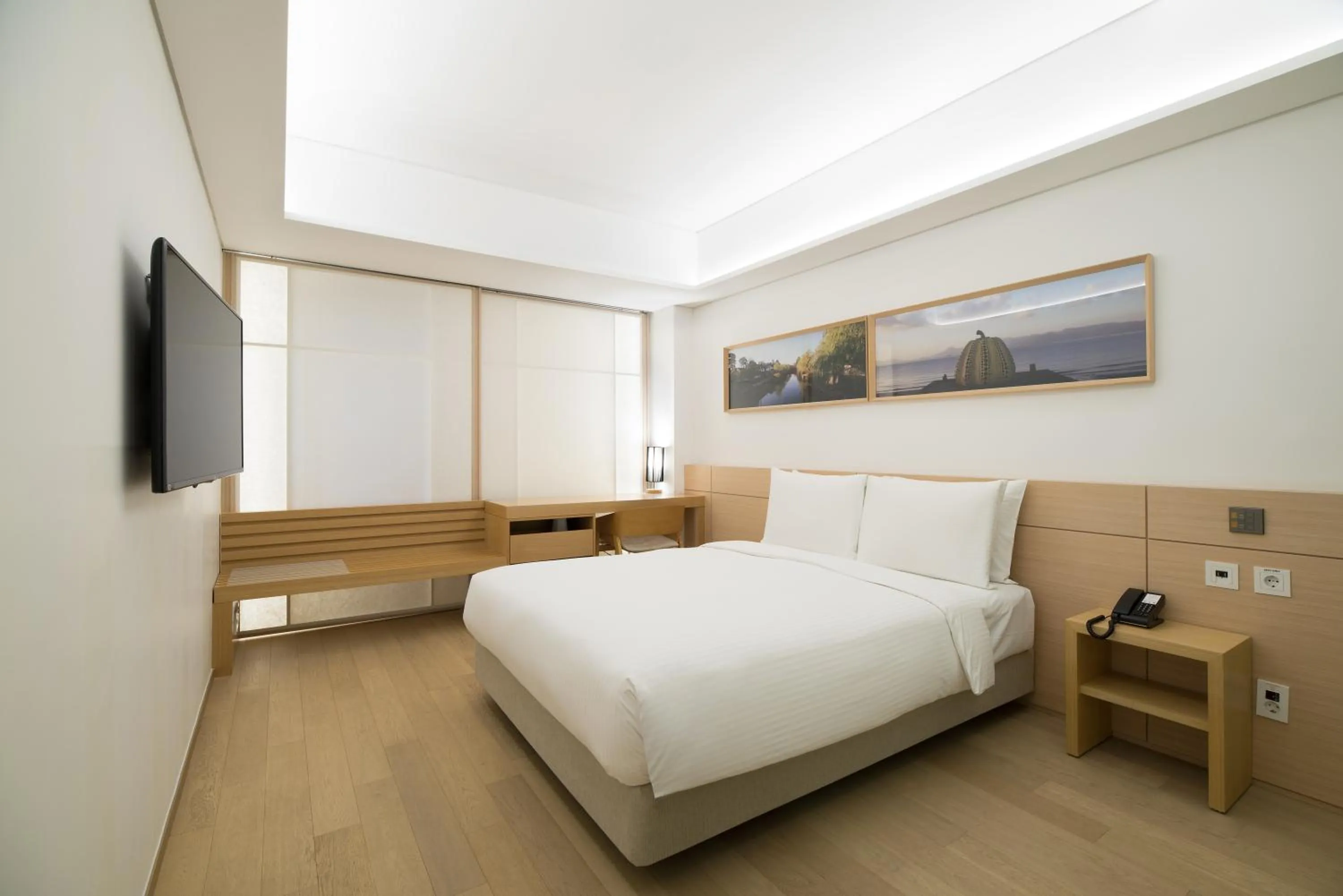 Bedroom, Bed in Sotetsu Hotels The Splaisir Seoul Myeongdong