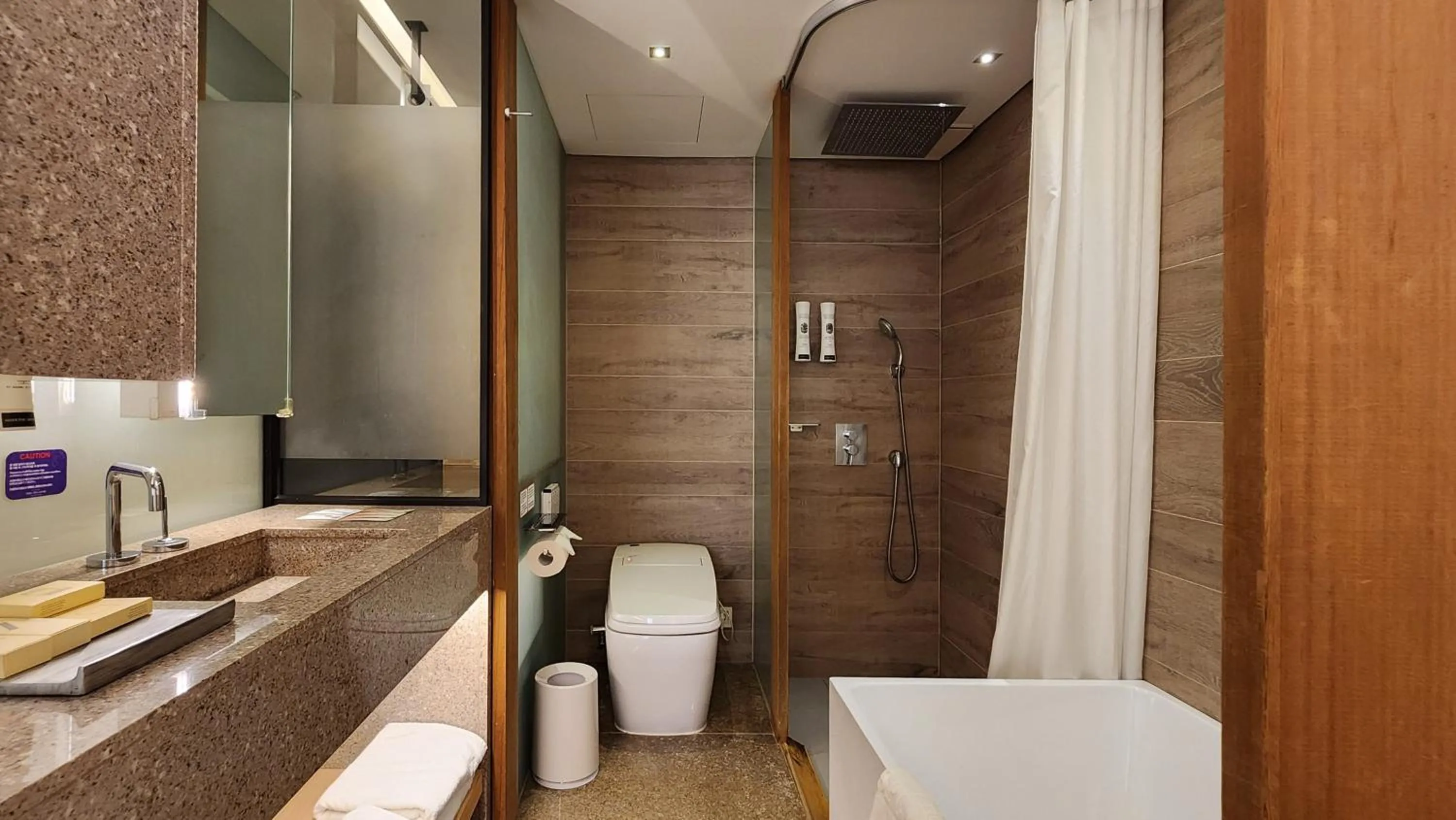 Toilet in Sotetsu Hotels The Splaisir Seoul Myeongdong