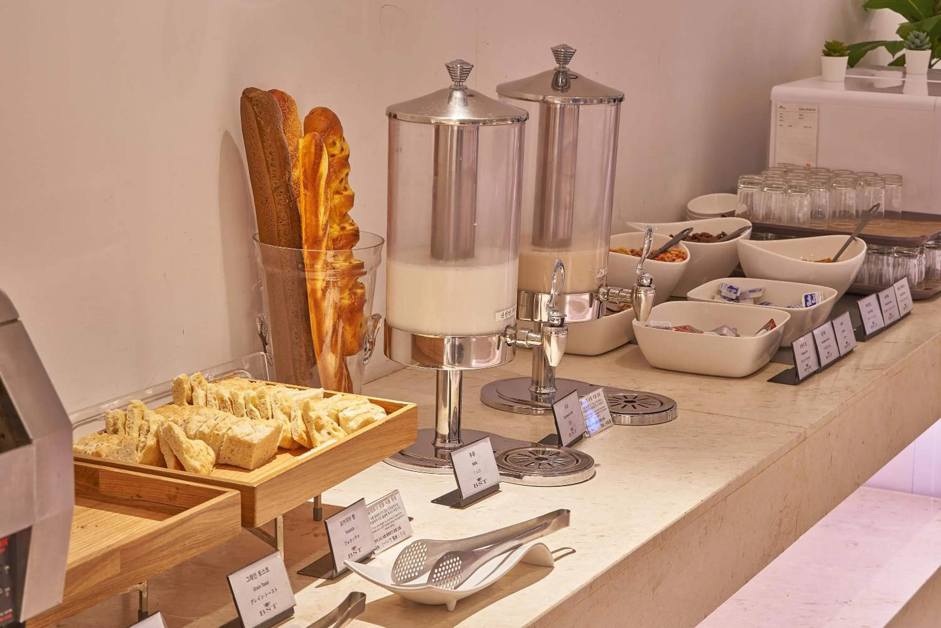 Restaurant/places to eat in Sotetsu Hotels The Splaisir Seoul Myeongdong