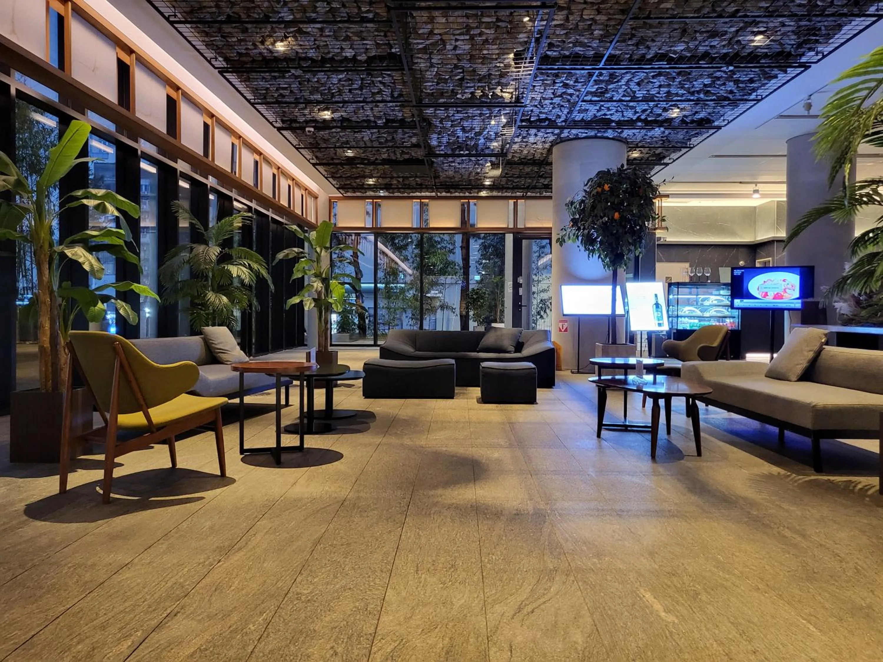 Lobby or reception in Sotetsu Hotels The Splaisir Seoul Myeongdong