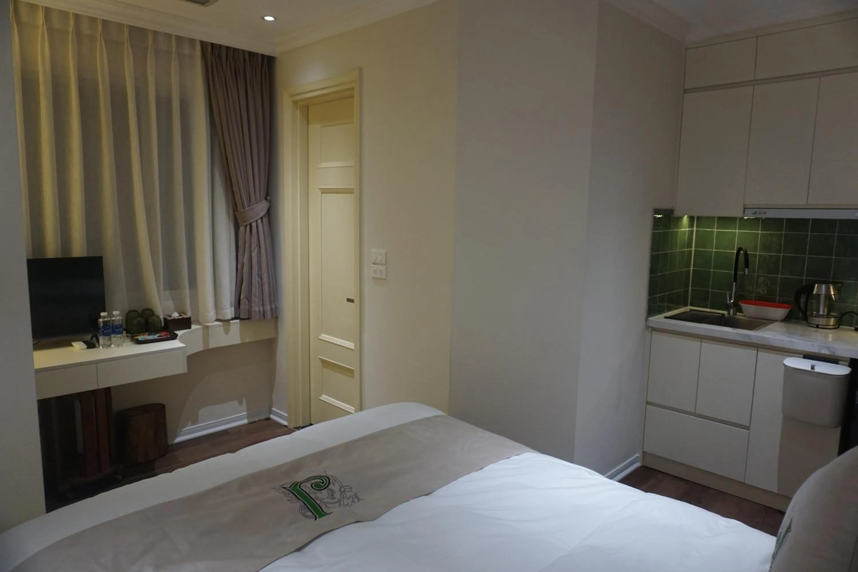 Bedroom, Bed in Jade Boutique Hotel