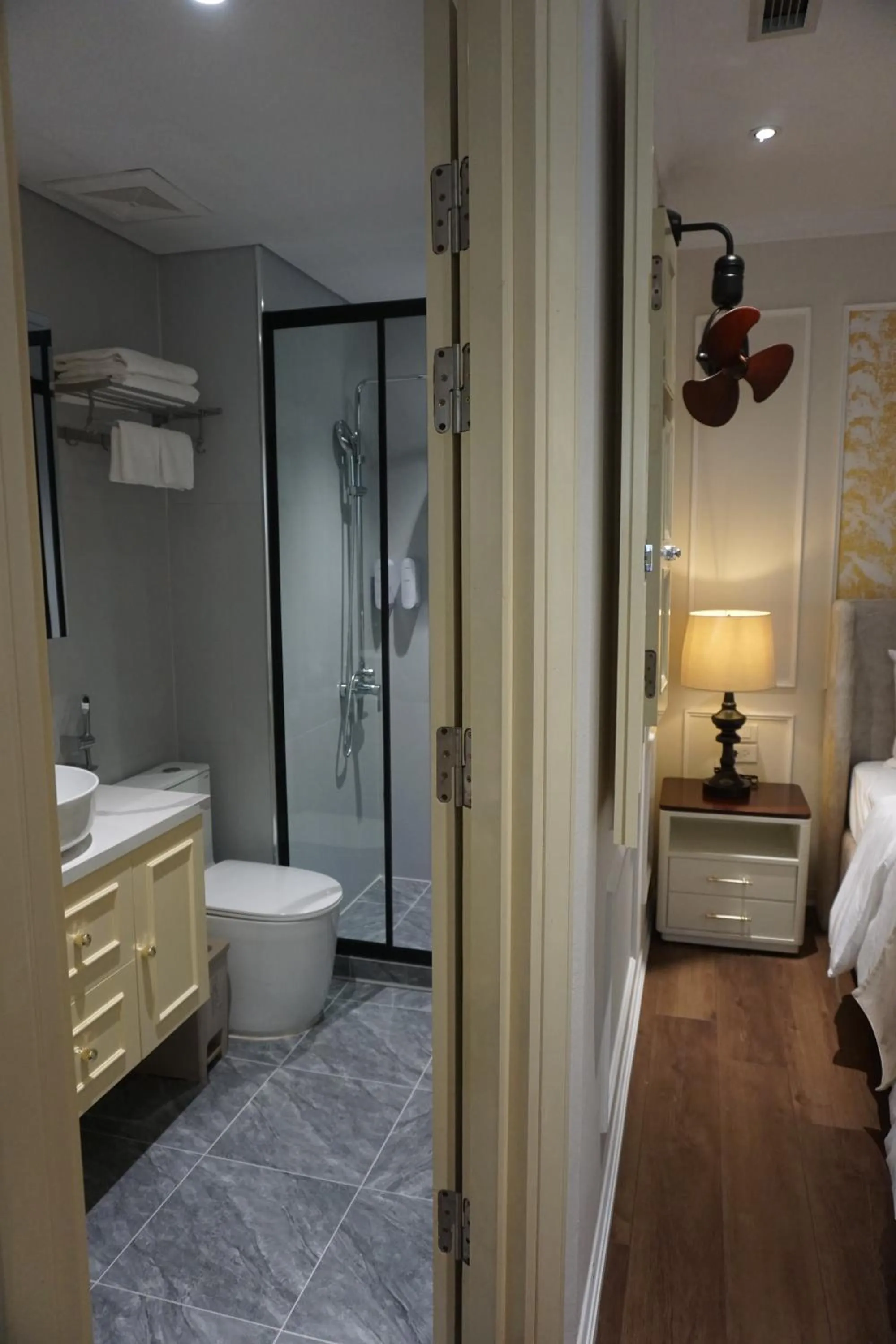 Bathroom, Bed in Jade Boutique Hotel