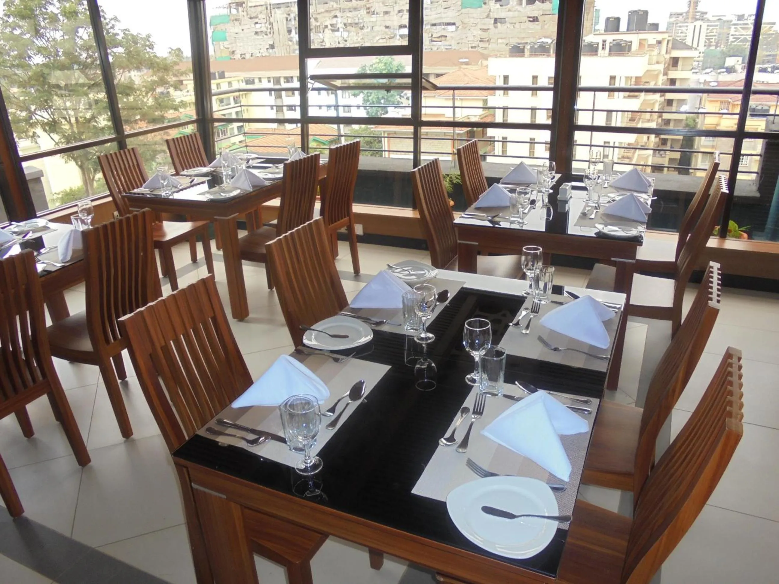 Restaurant/places to eat in We Hotel and Suites