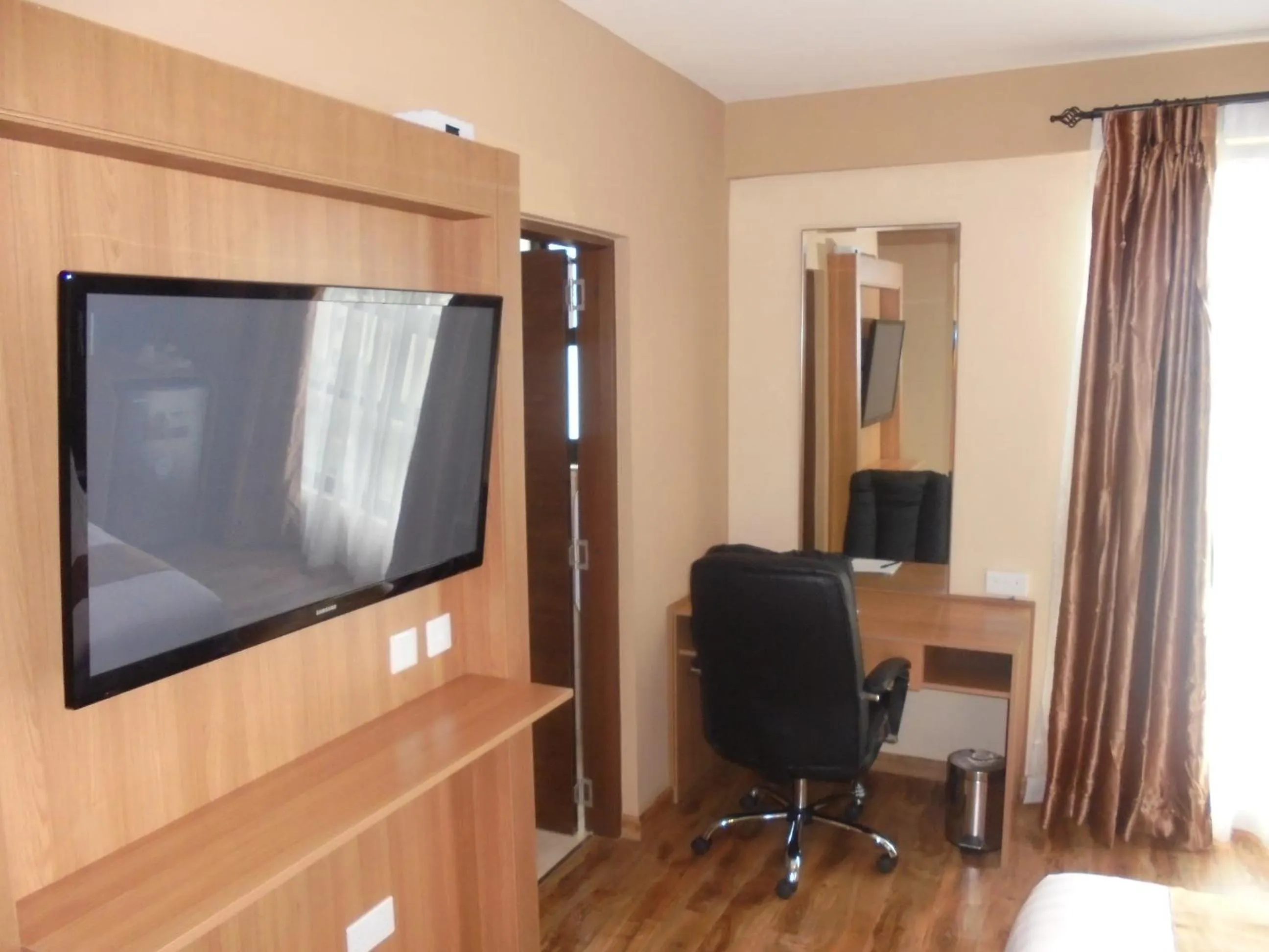 TV and multimedia in We Hotel and Suites