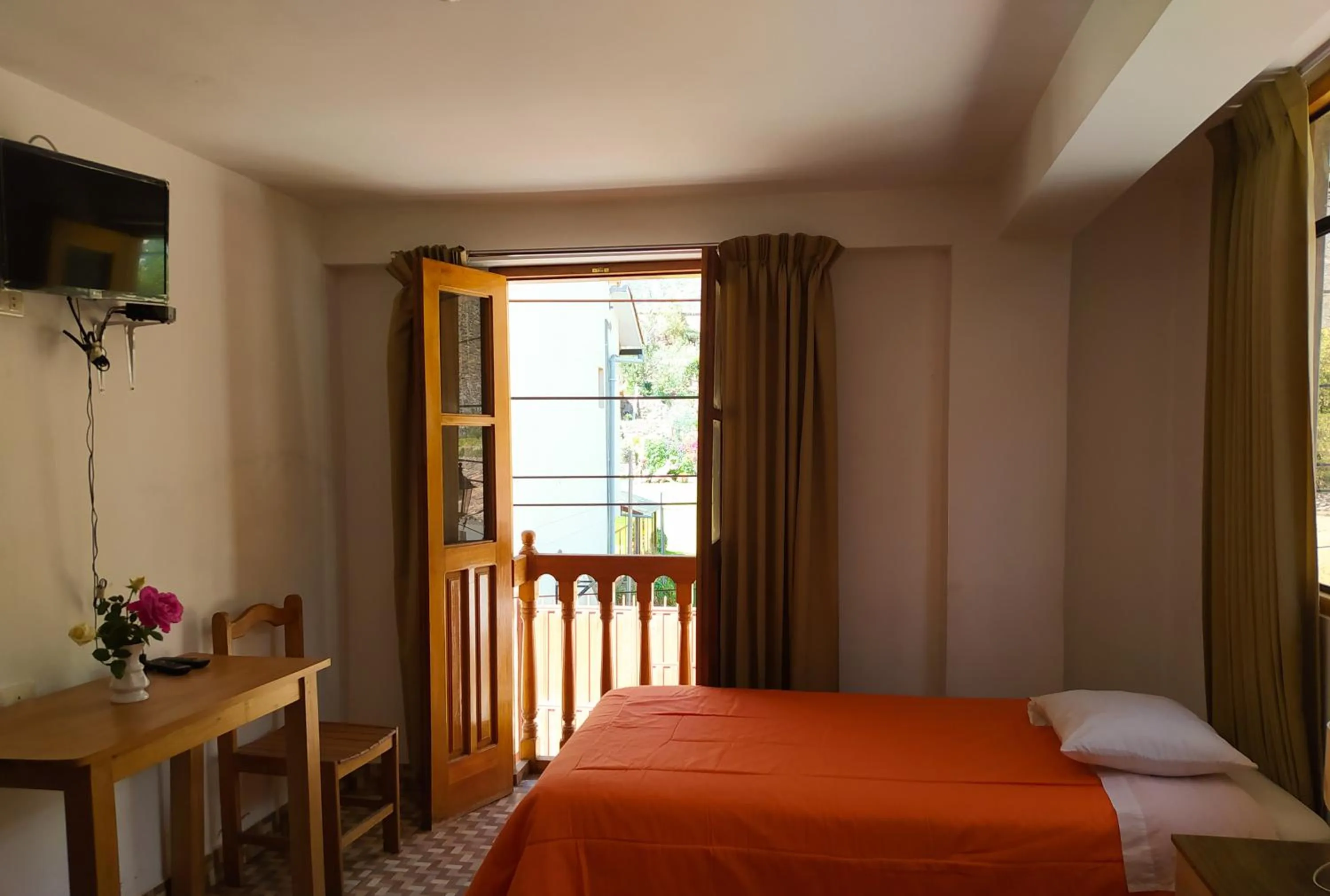 Bed in Tambo de Ollantay Hotel