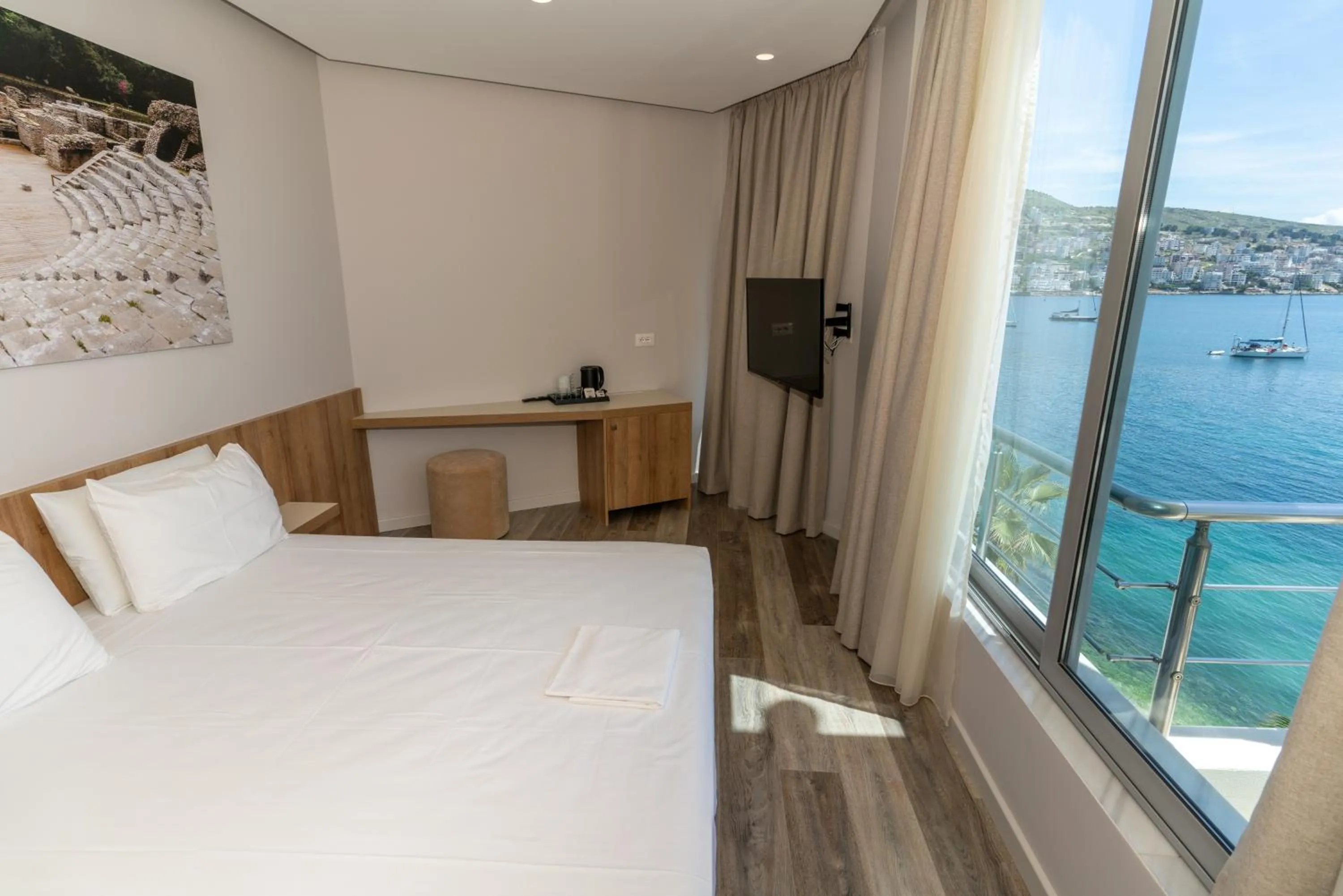 Photo of the whole room, Bed in Titania Hotel