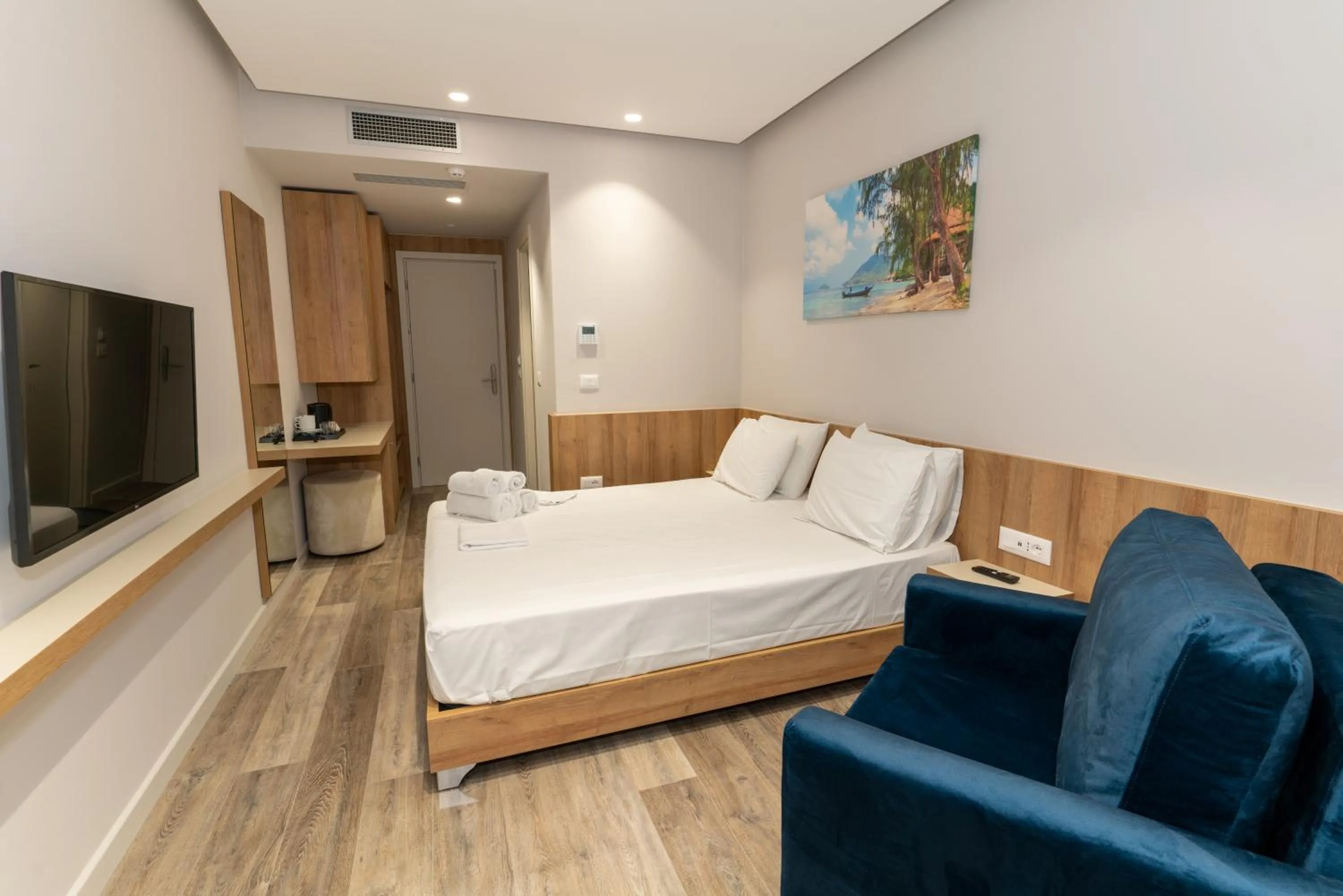 Photo of the whole room, Bed in Titania Hotel