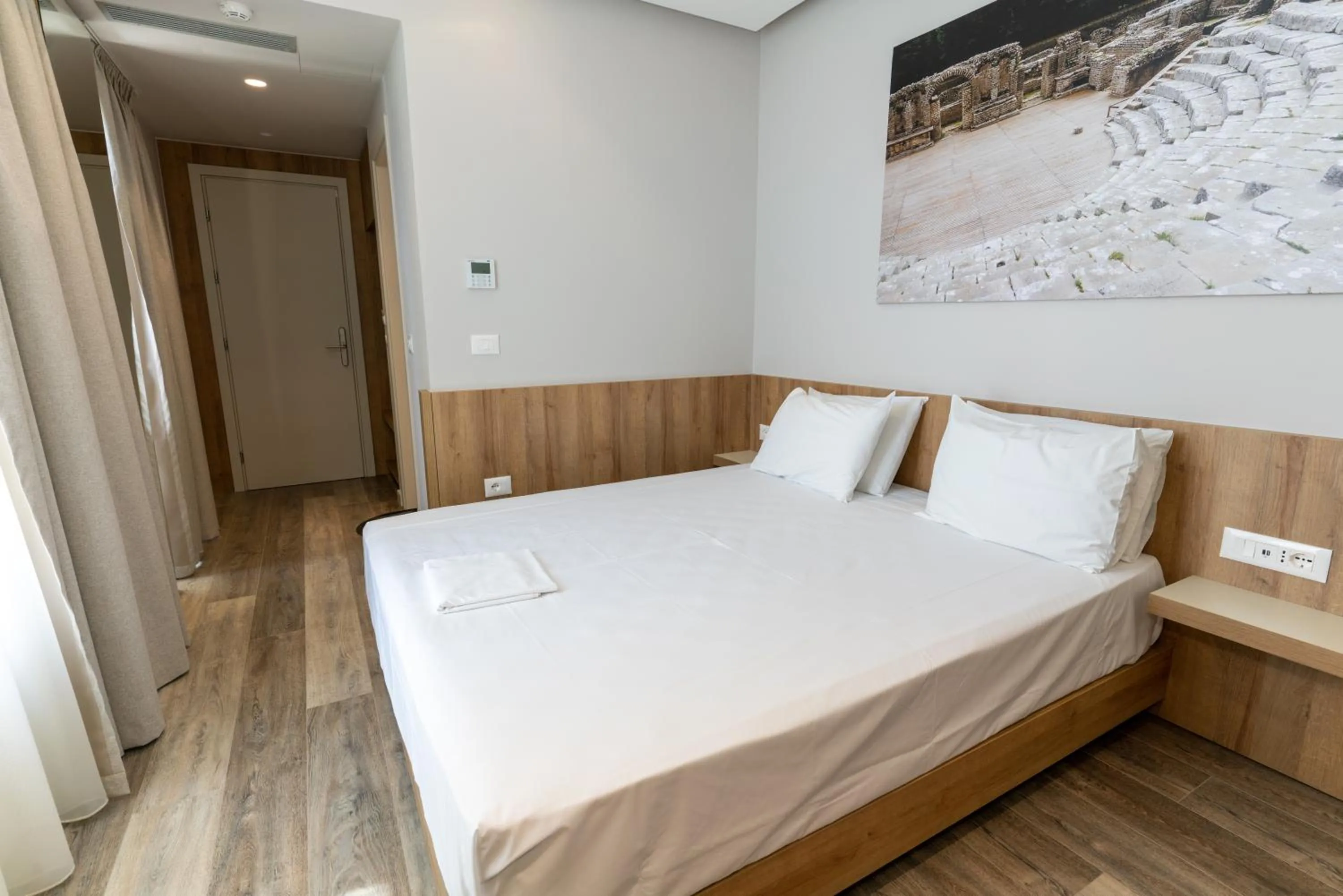 Photo of the whole room, Bed in Titania Hotel