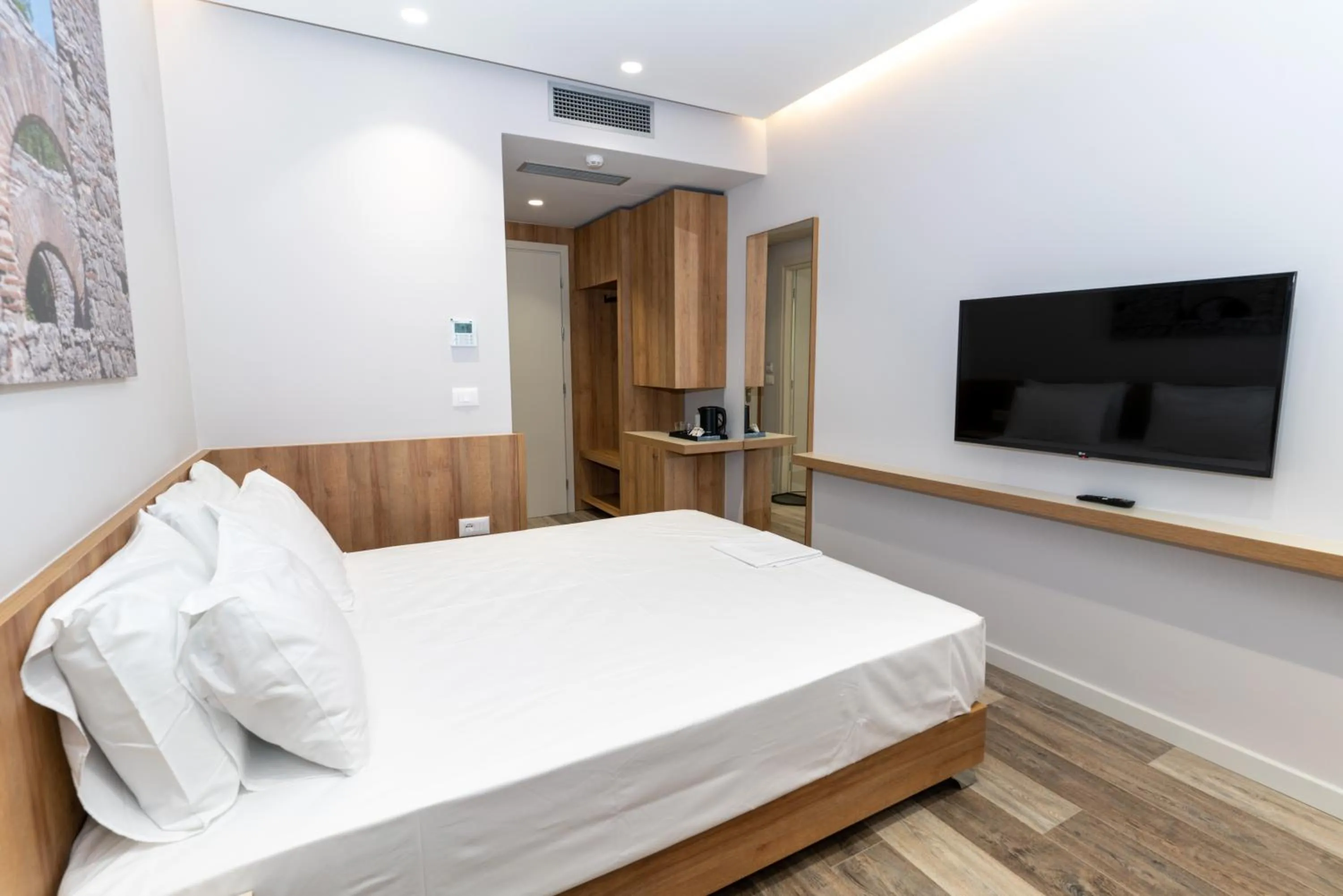 Photo of the whole room, Bed in Titania Hotel