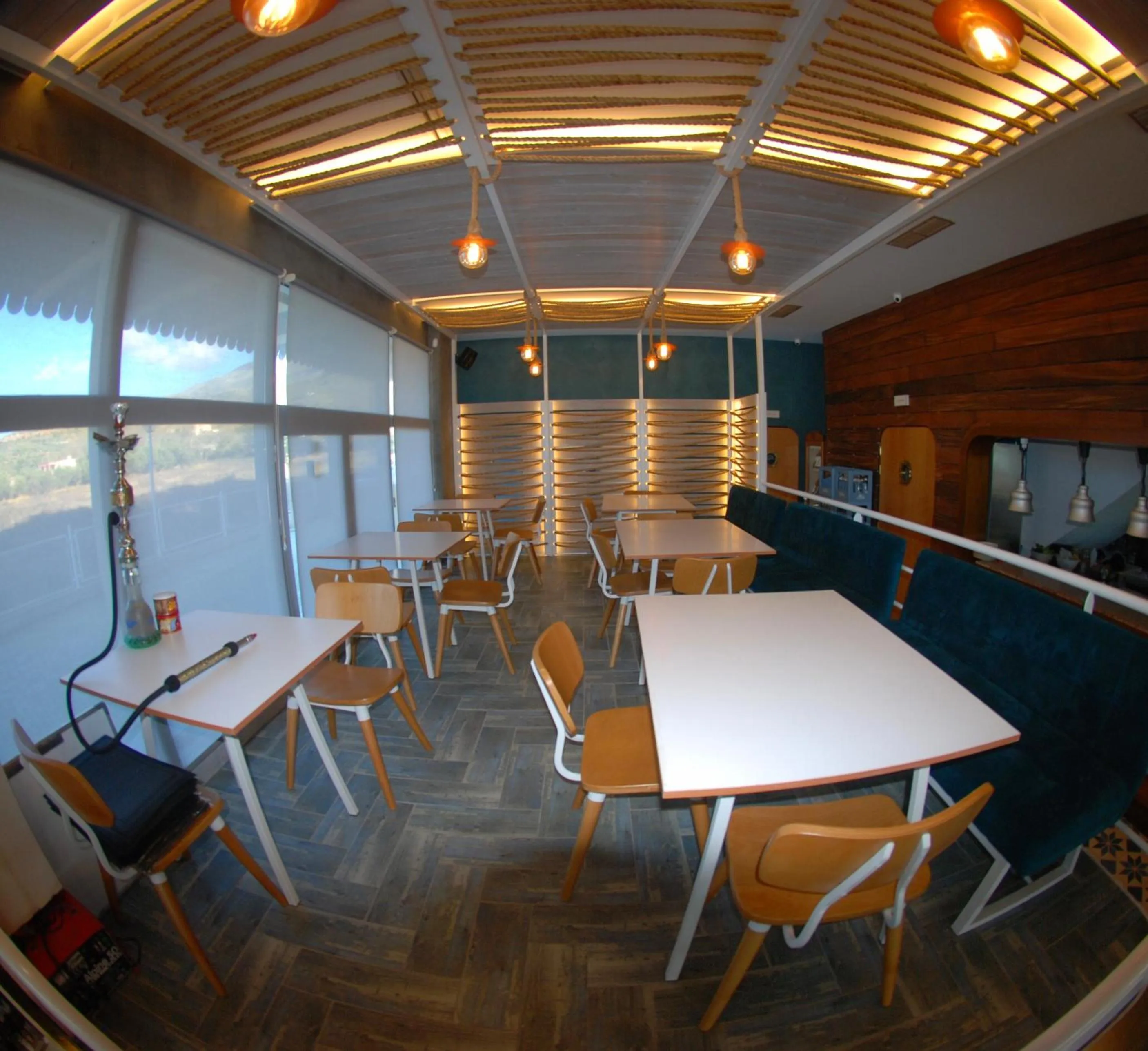 Restaurant/places to eat in Hotel Divers