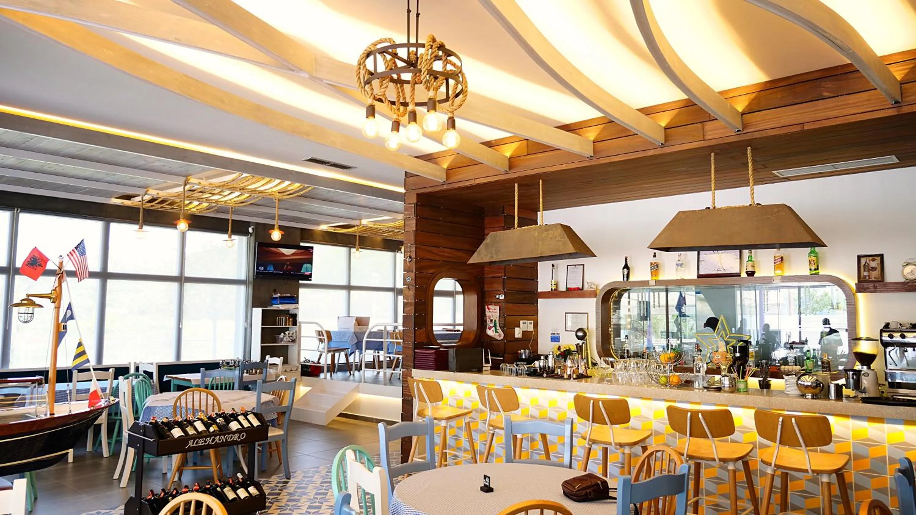 Restaurant/places to eat in Hotel Divers