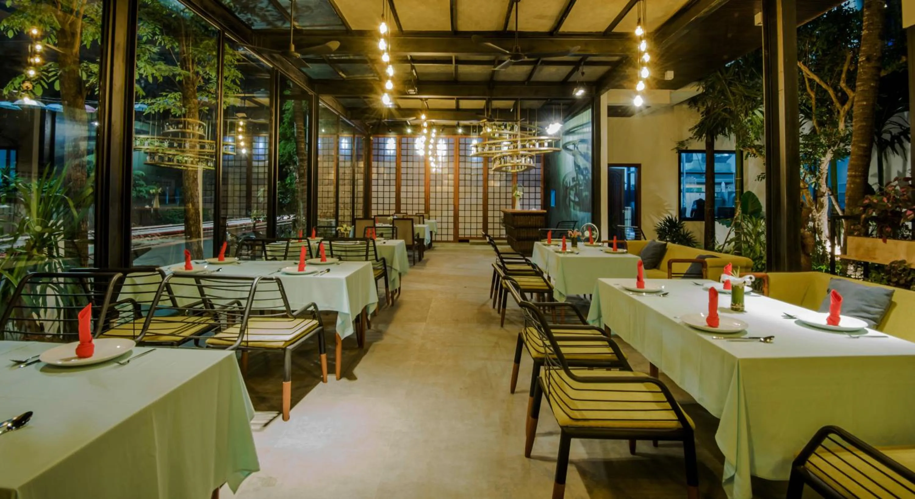 Restaurant/places to eat in King Rock Boutique Hotel