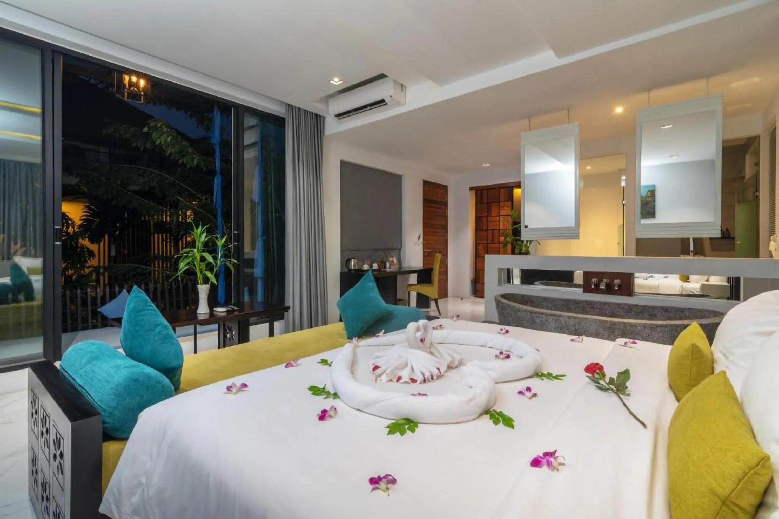 Bed in King Rock Boutique Hotel