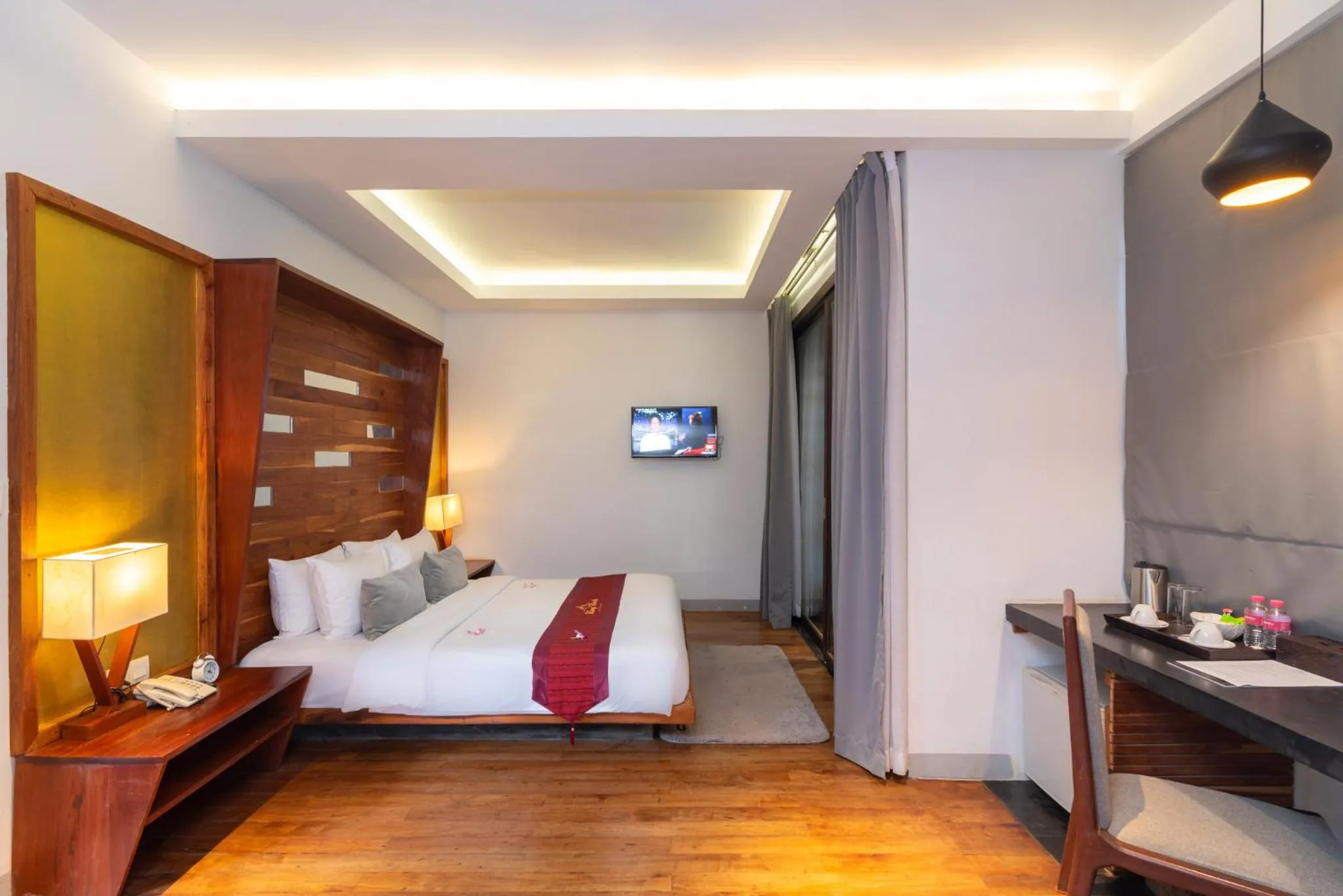 Photo of the whole room, Bed in King Rock Boutique Hotel